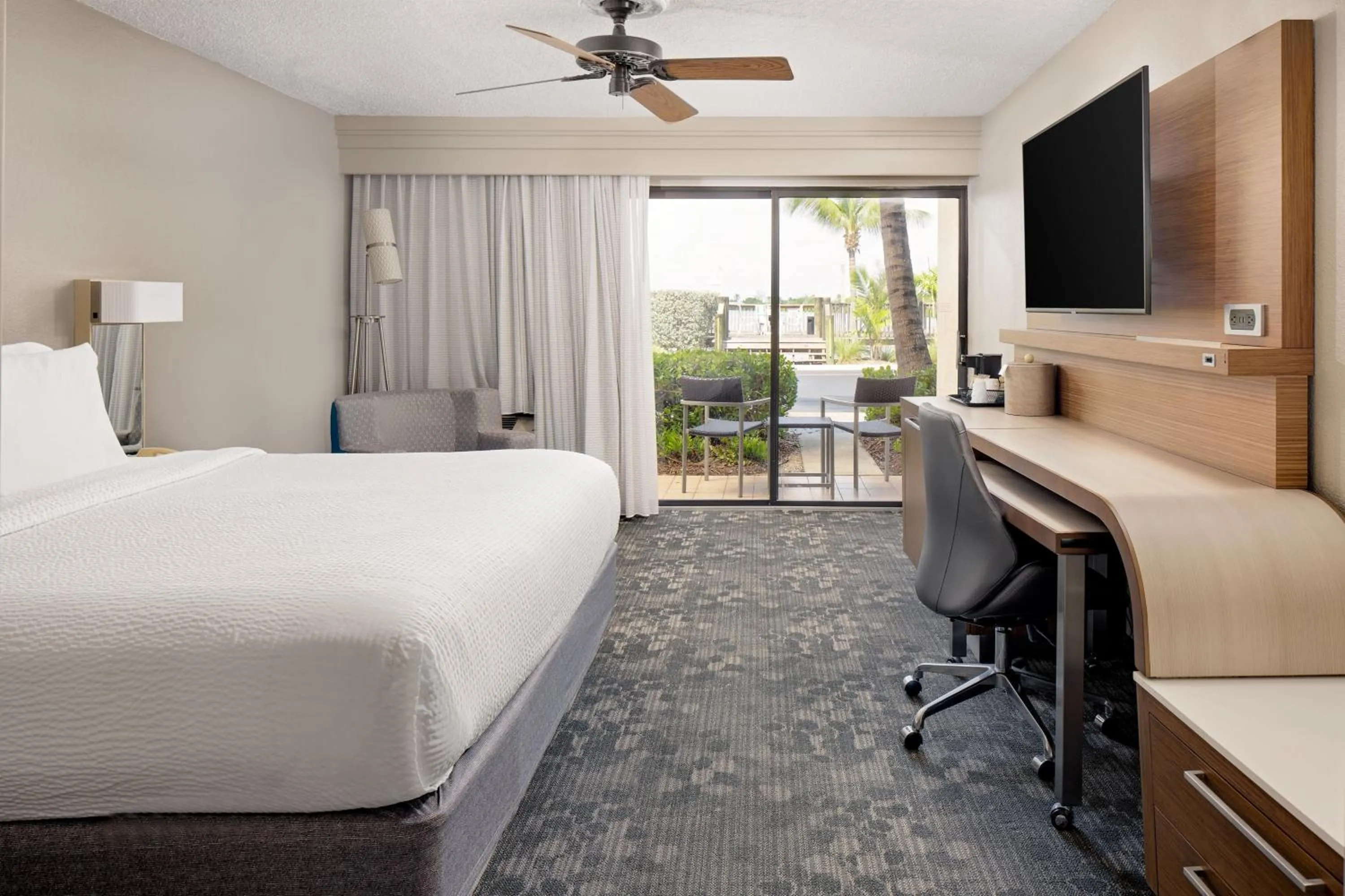 Photo of the whole room, Bed in Courtyard by Marriott Key West Waterfront