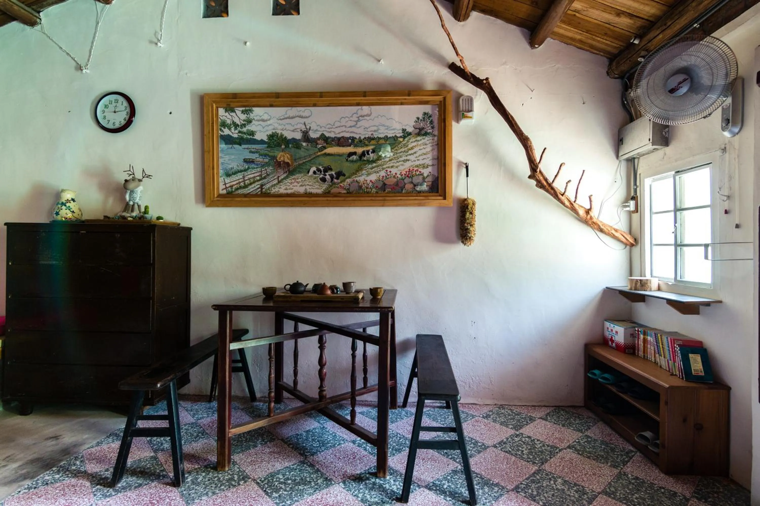 Coffee/tea facilities in Lungta BnB