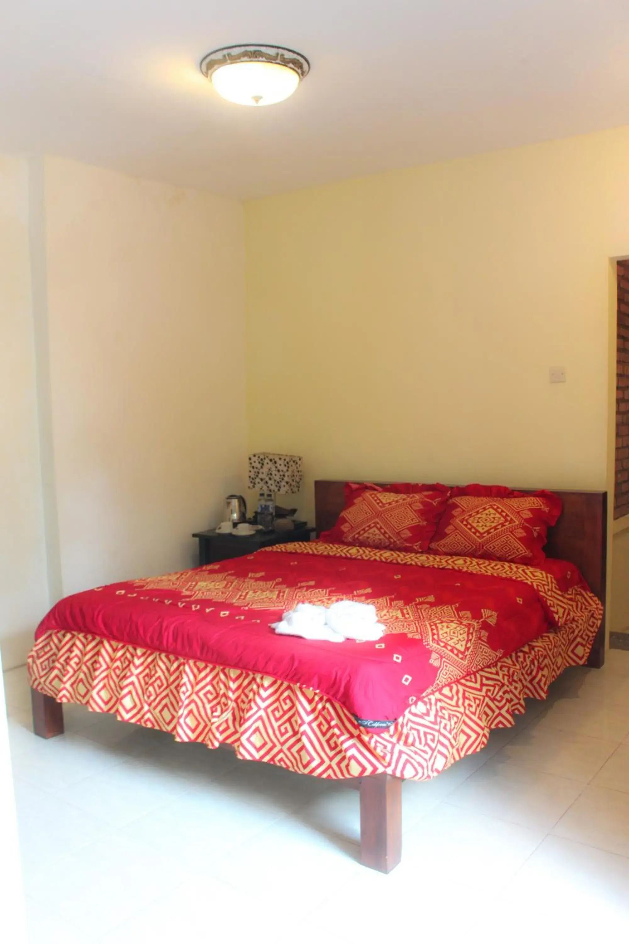 Bed in Griya Gribig Guest House Mitra RedDoorz Bed in Griya Gribig Guest House Mitra RedDoorz
