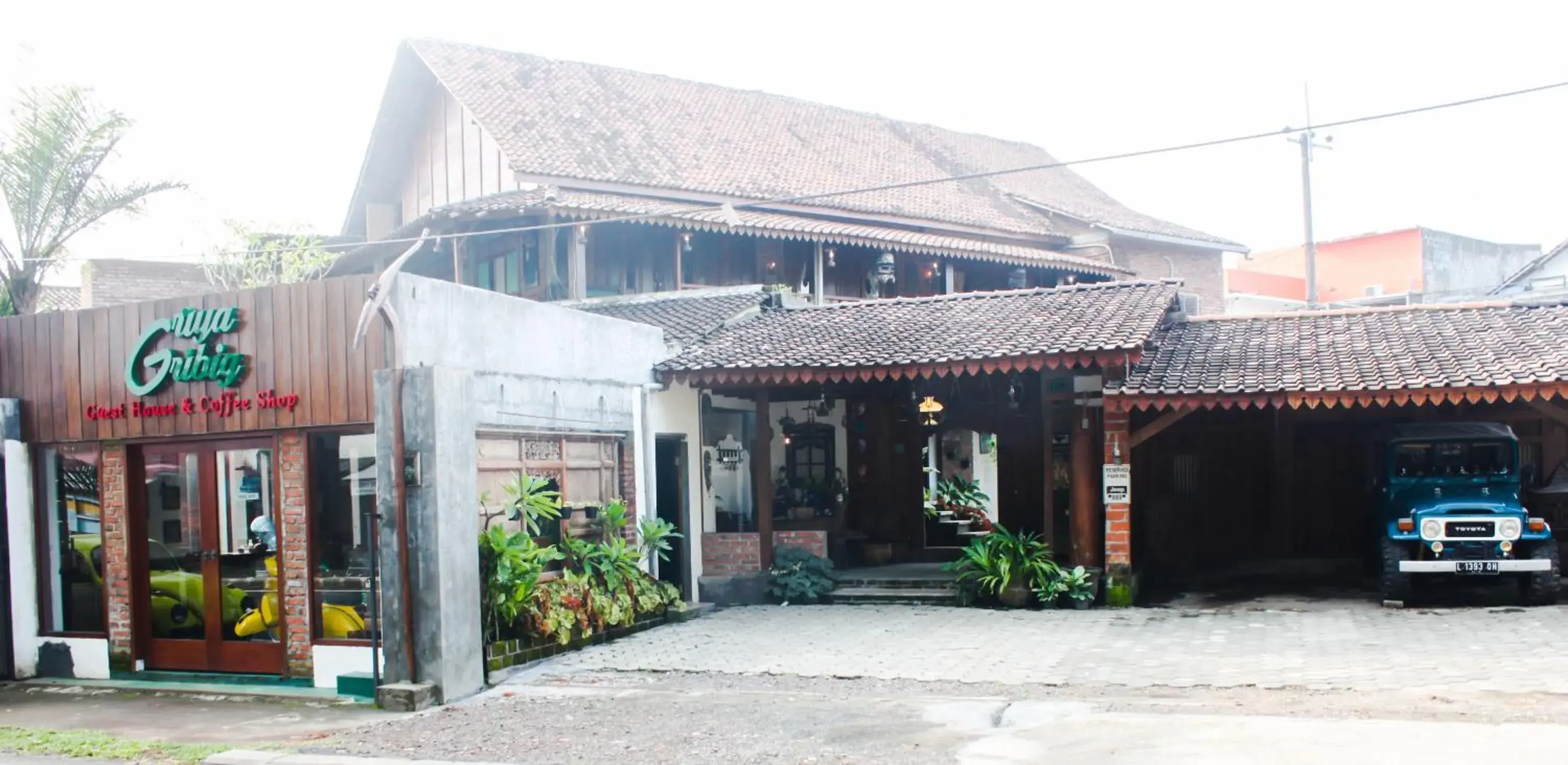 Facade/entrance in Griya Gribig Guest House Mitra RedDoorz Facade/entrance in Griya Gribig Guest House Mitra RedDoorz