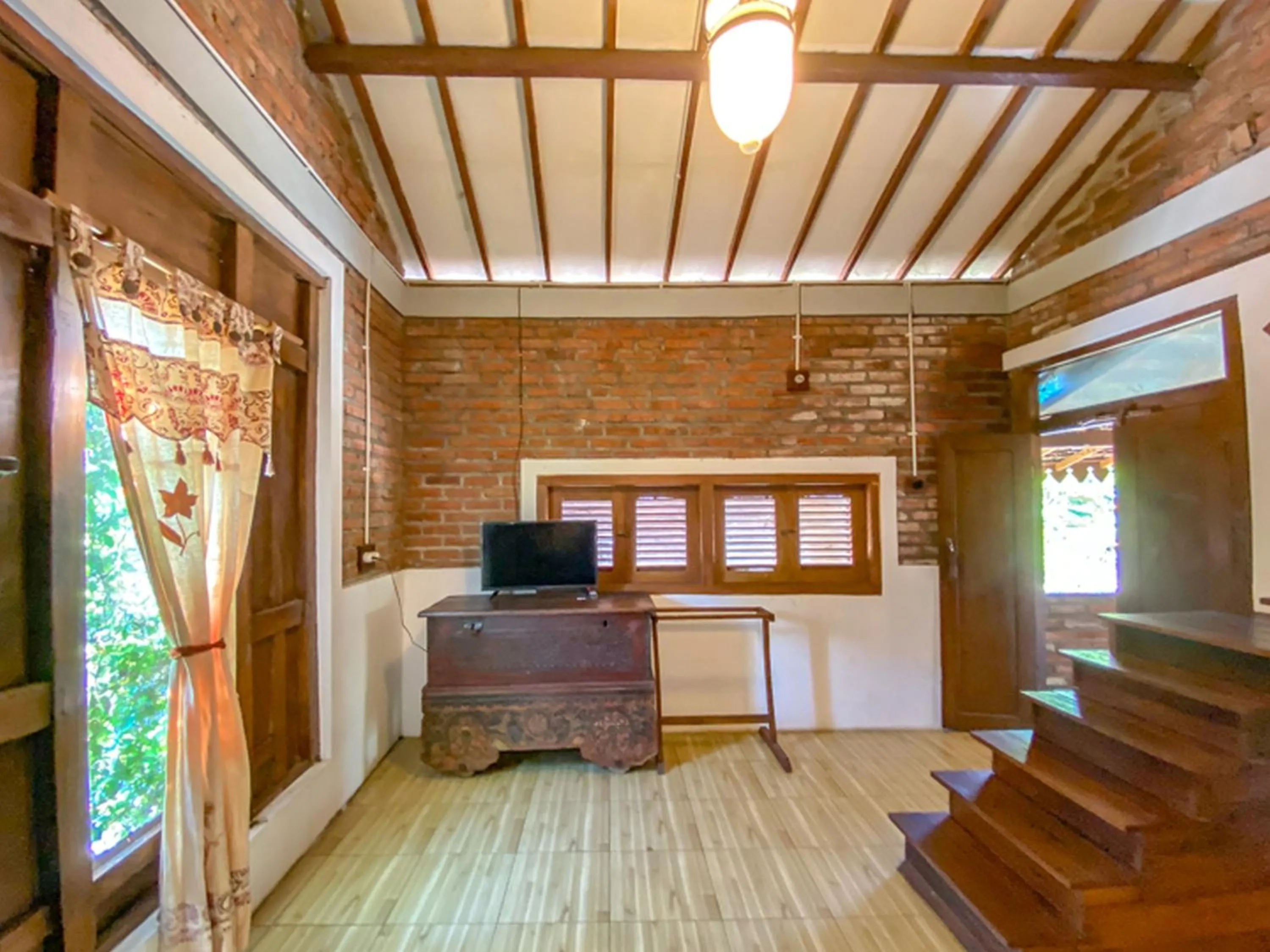 TV and multimedia in Griya Gribig Guest House Mitra RedDoorz