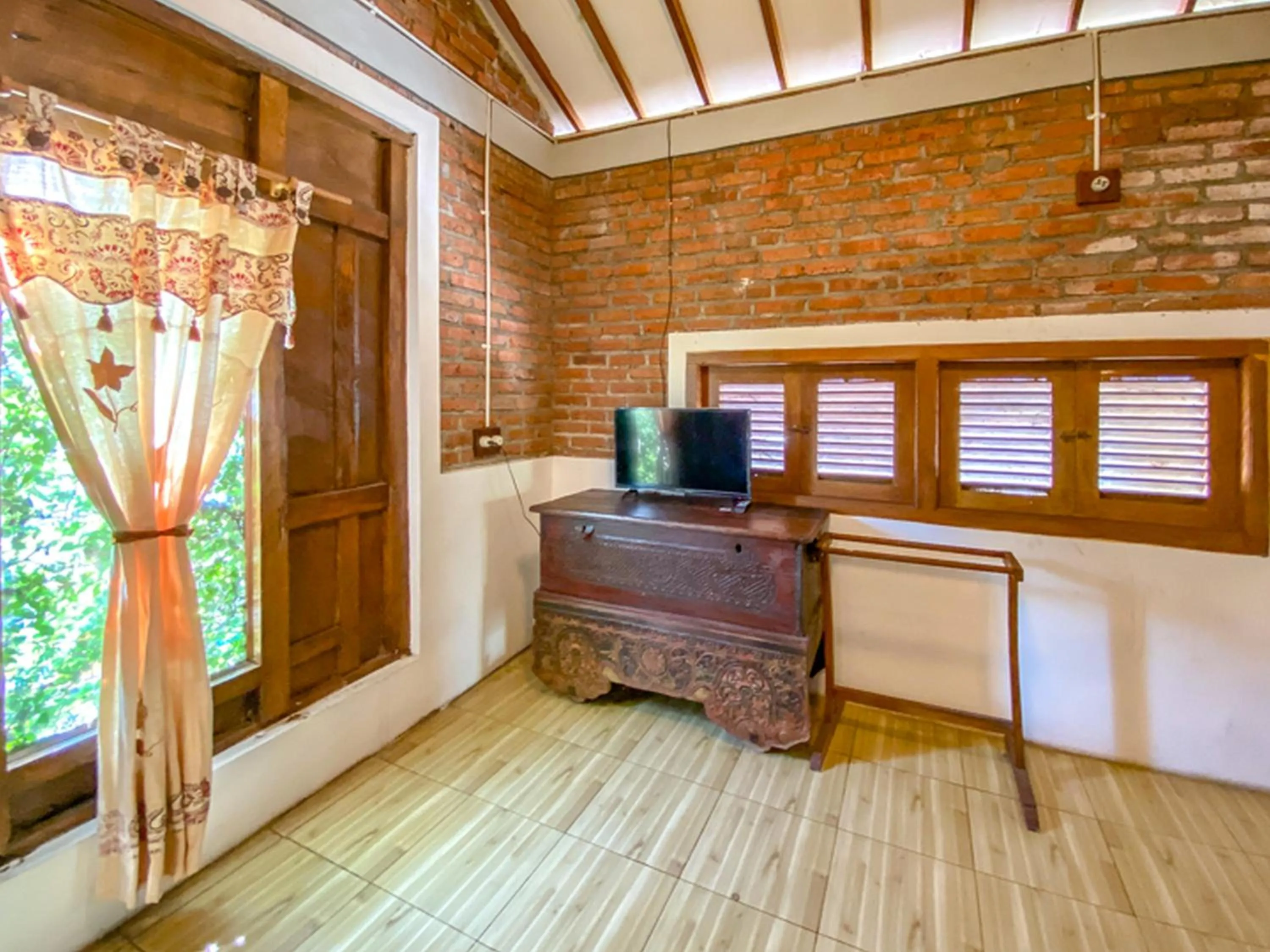 Lobby or reception in Griya Gribig Guest House Mitra RedDoorz