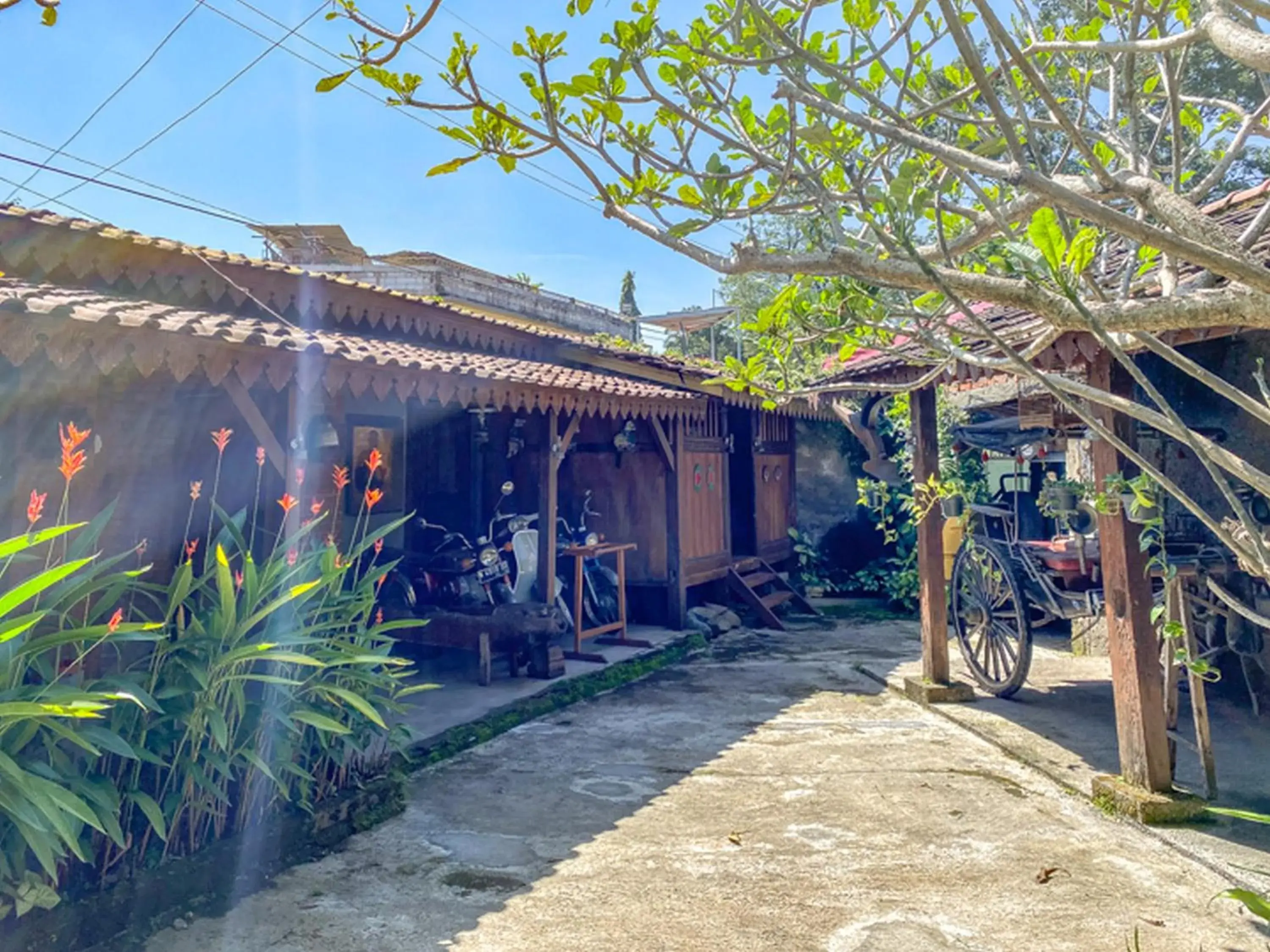 Property building in Griya Gribig Guest House Mitra RedDoorz Property building in Griya Gribig Guest House Mitra RedDoorz