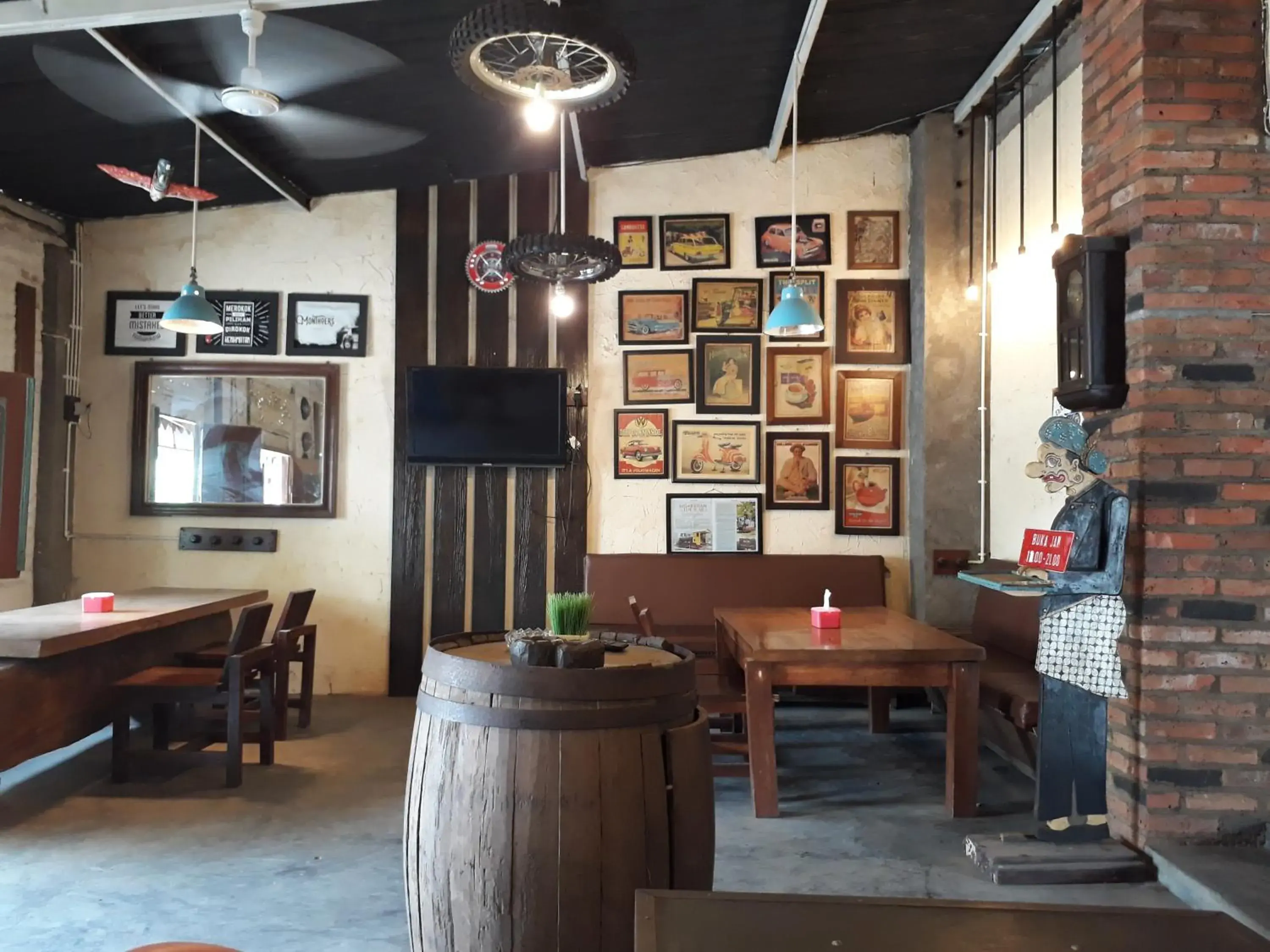 Restaurant/places to eat in Griya Gribig Guest House Mitra RedDoorz Restaurant/places to eat in Griya Gribig Guest House Mitra RedDoorz