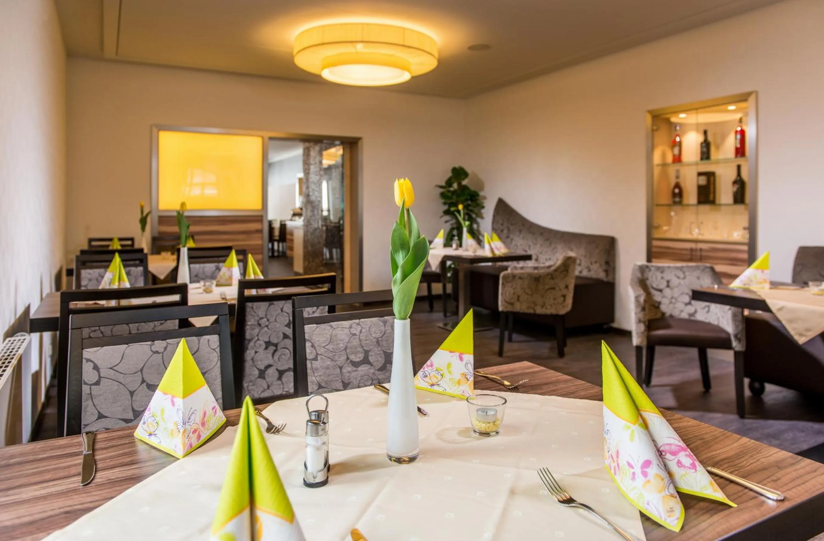 Restaurant/places to eat in B&S Hotel Am Bachhaus