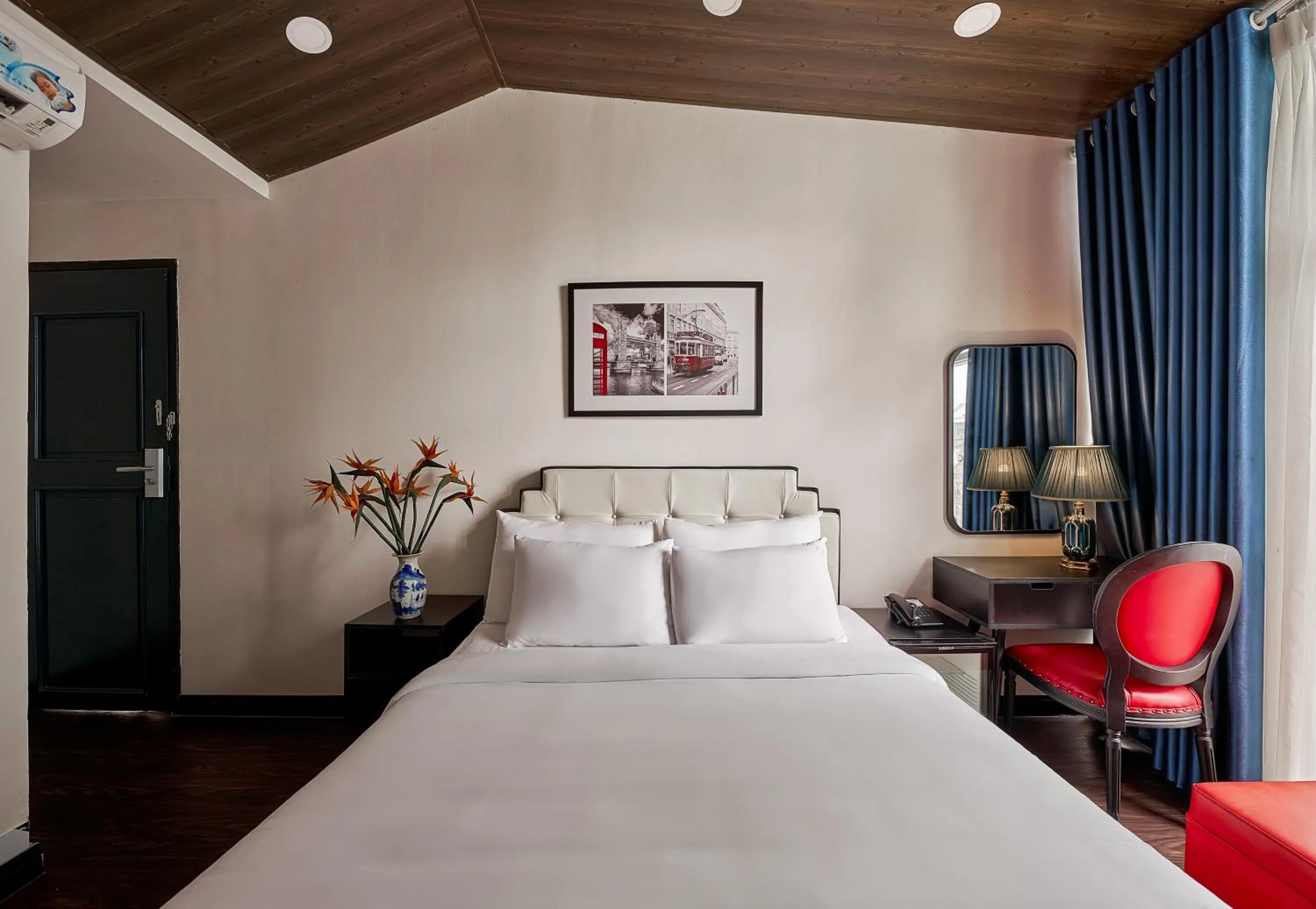 Bed in The Passion Suites Hotel & Spa