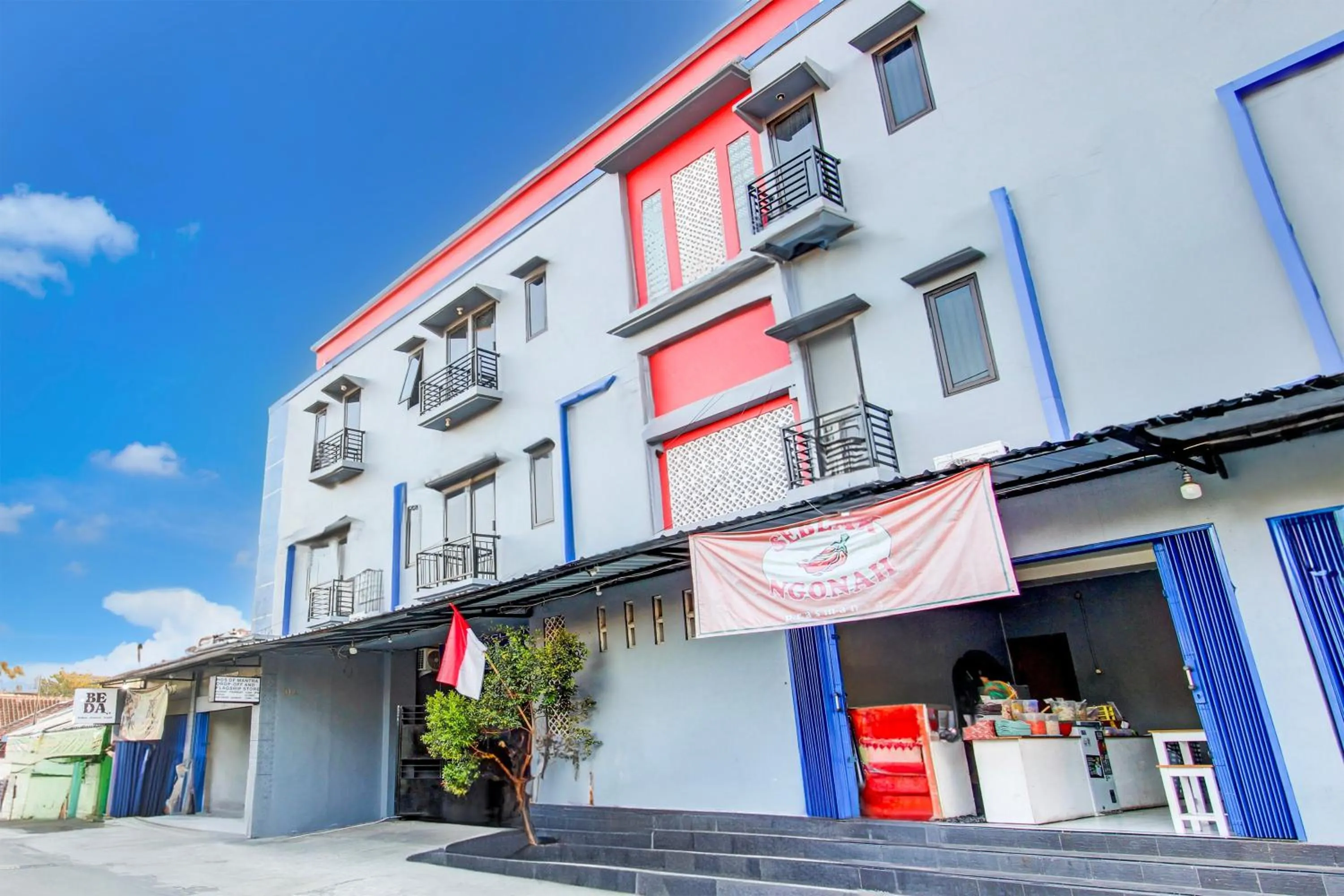 Facade/entrance in Hotel O Pogung Near Near Ugm Formerly Maleo Residence