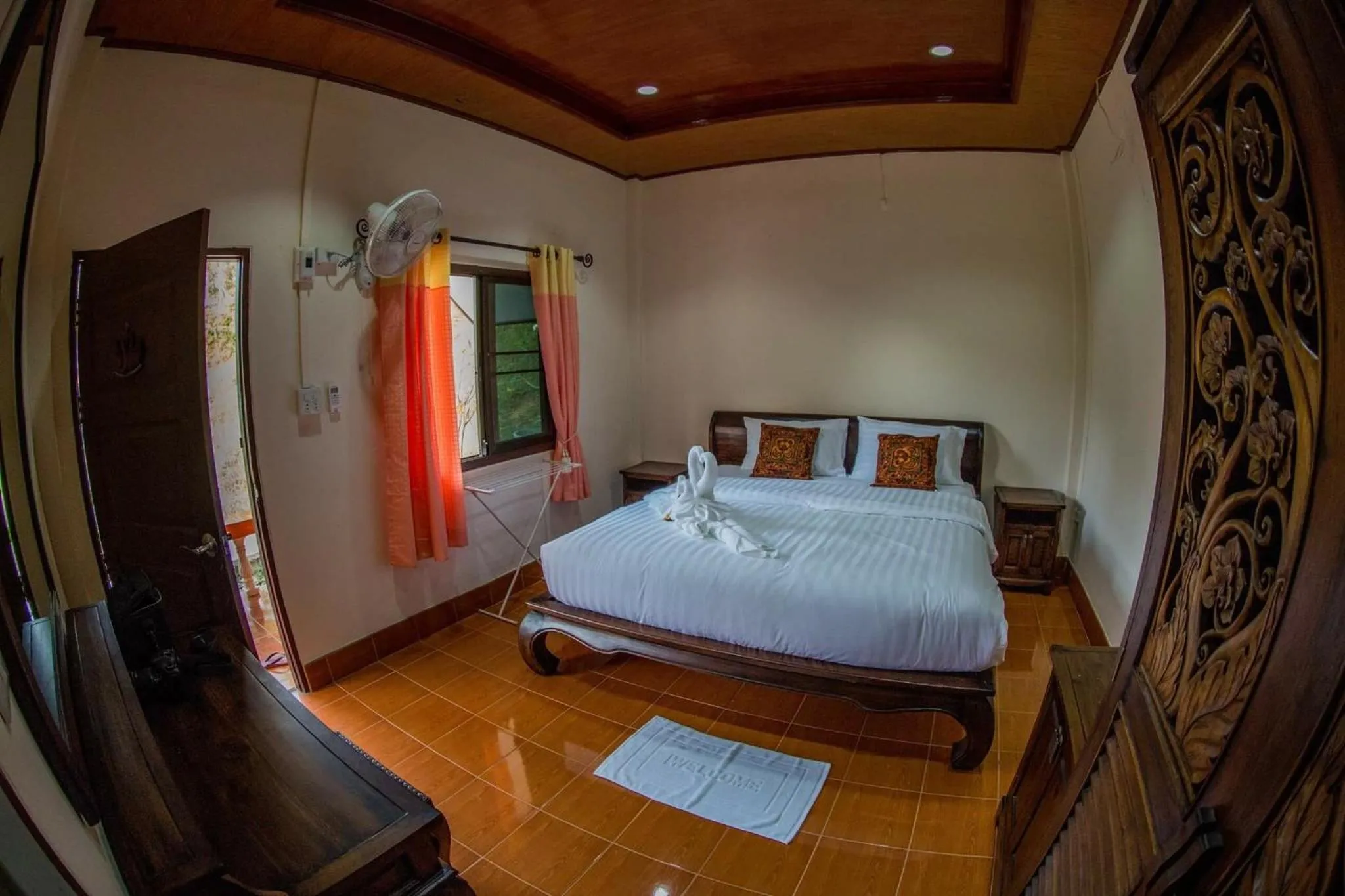 Bed in El Greco Bungalows Koh Lanta