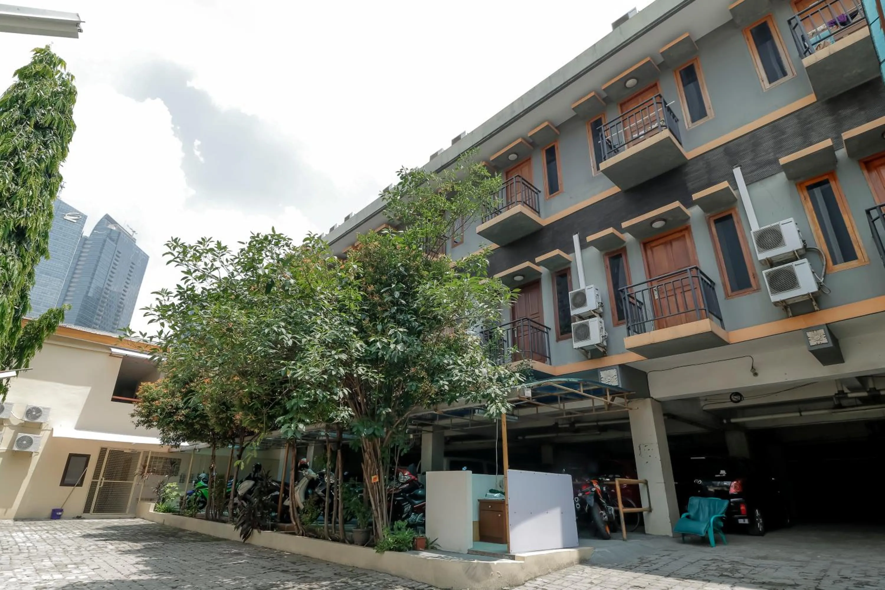 Facade/entrance in RedDoorz Plus near Ciputra World Kuningan 2