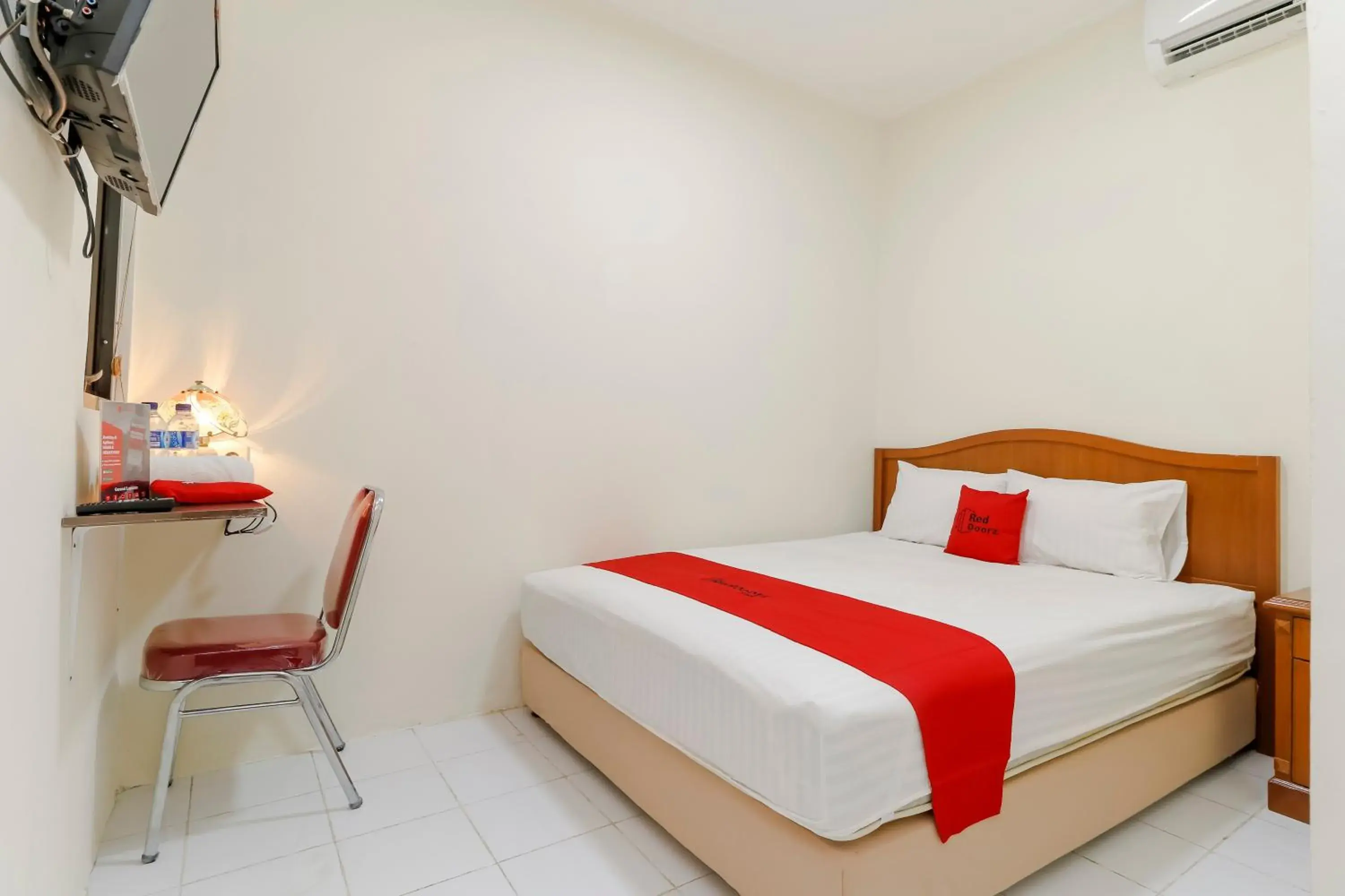 Bedroom, Bed in RedDoorz Plus near Ciputra World Kuningan 2 Bedroom, Bed in RedDoorz Plus near Ciputra World Kuningan 2