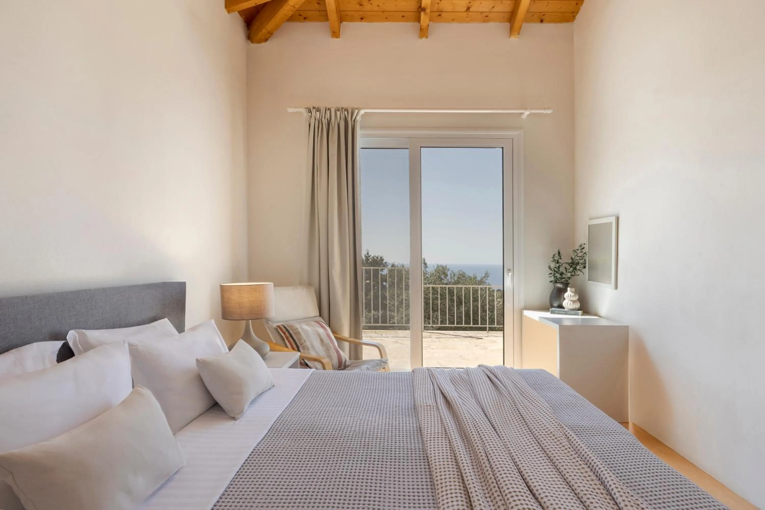 Bed in Magganos Sunset Villas