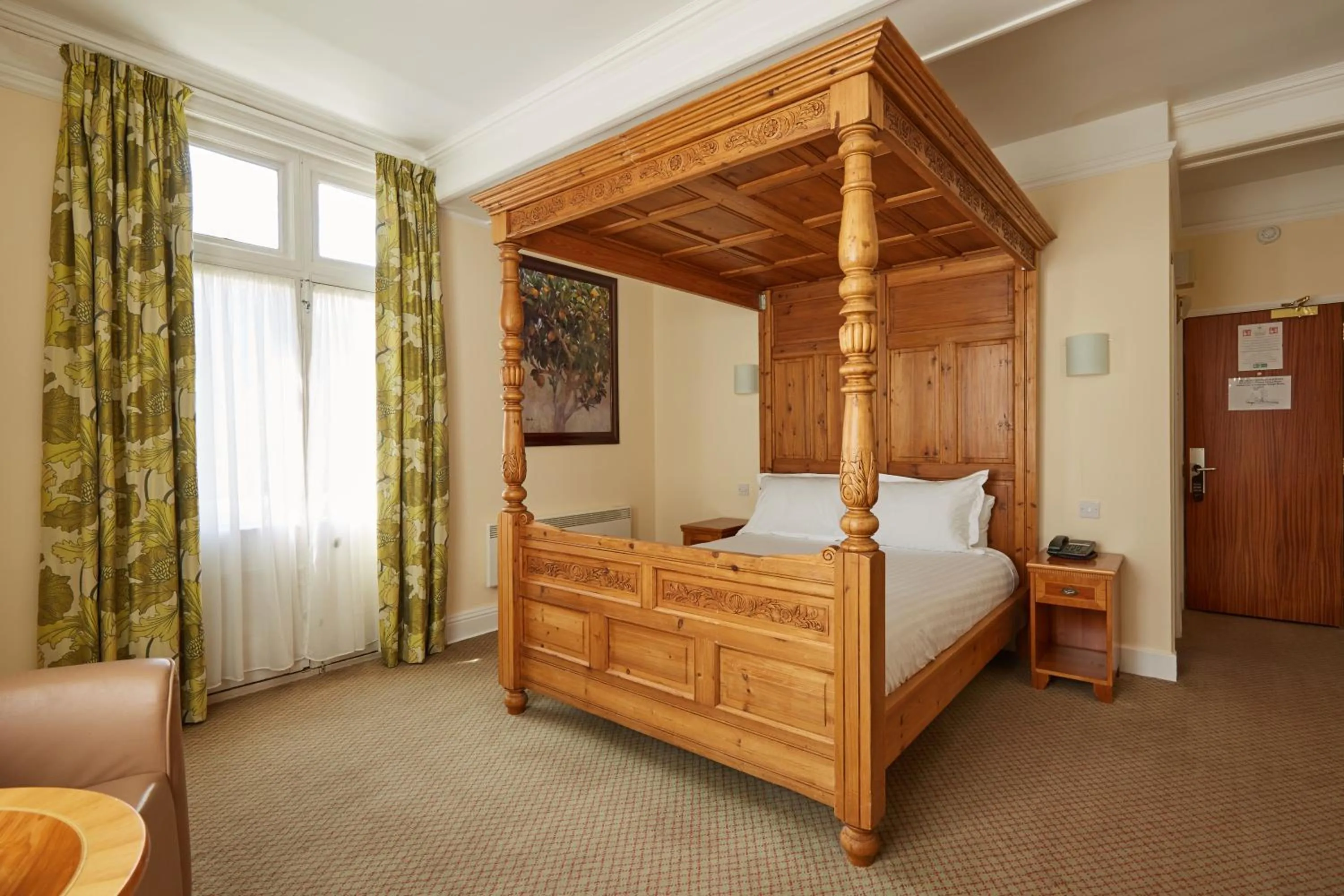 Bed in Lismoyne Hotel