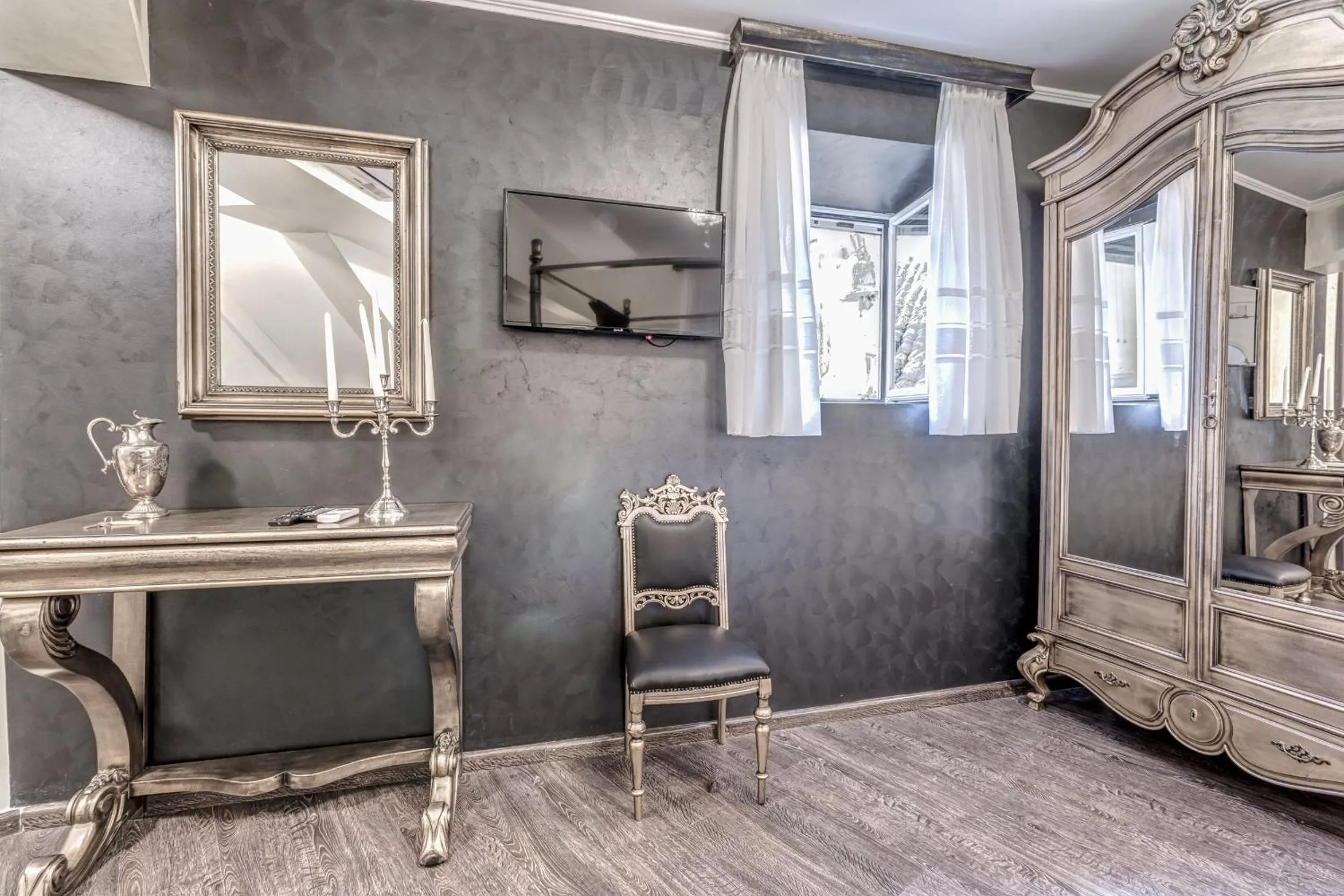 Anama Suite