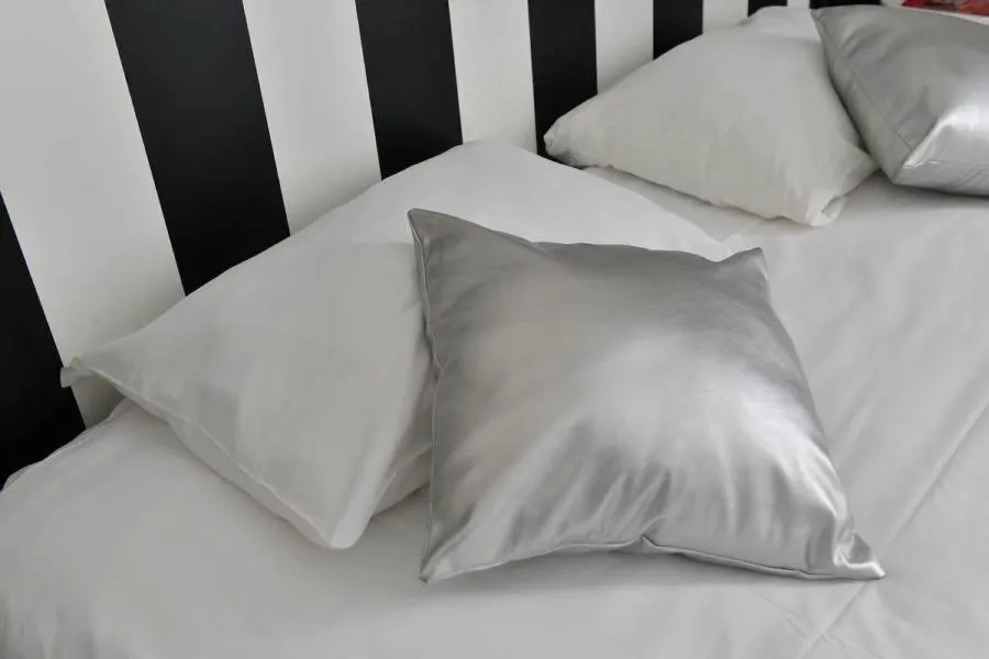 Bed in Hôtel De France