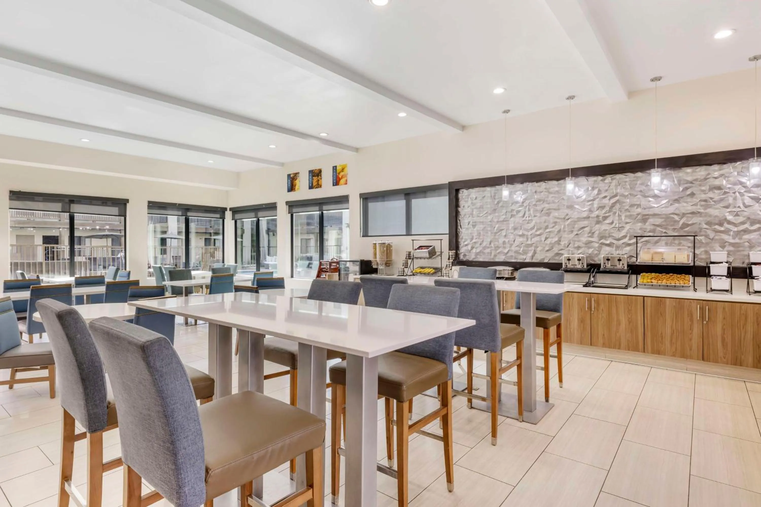 Breakfast in Best Western Carlsbad by the Sea