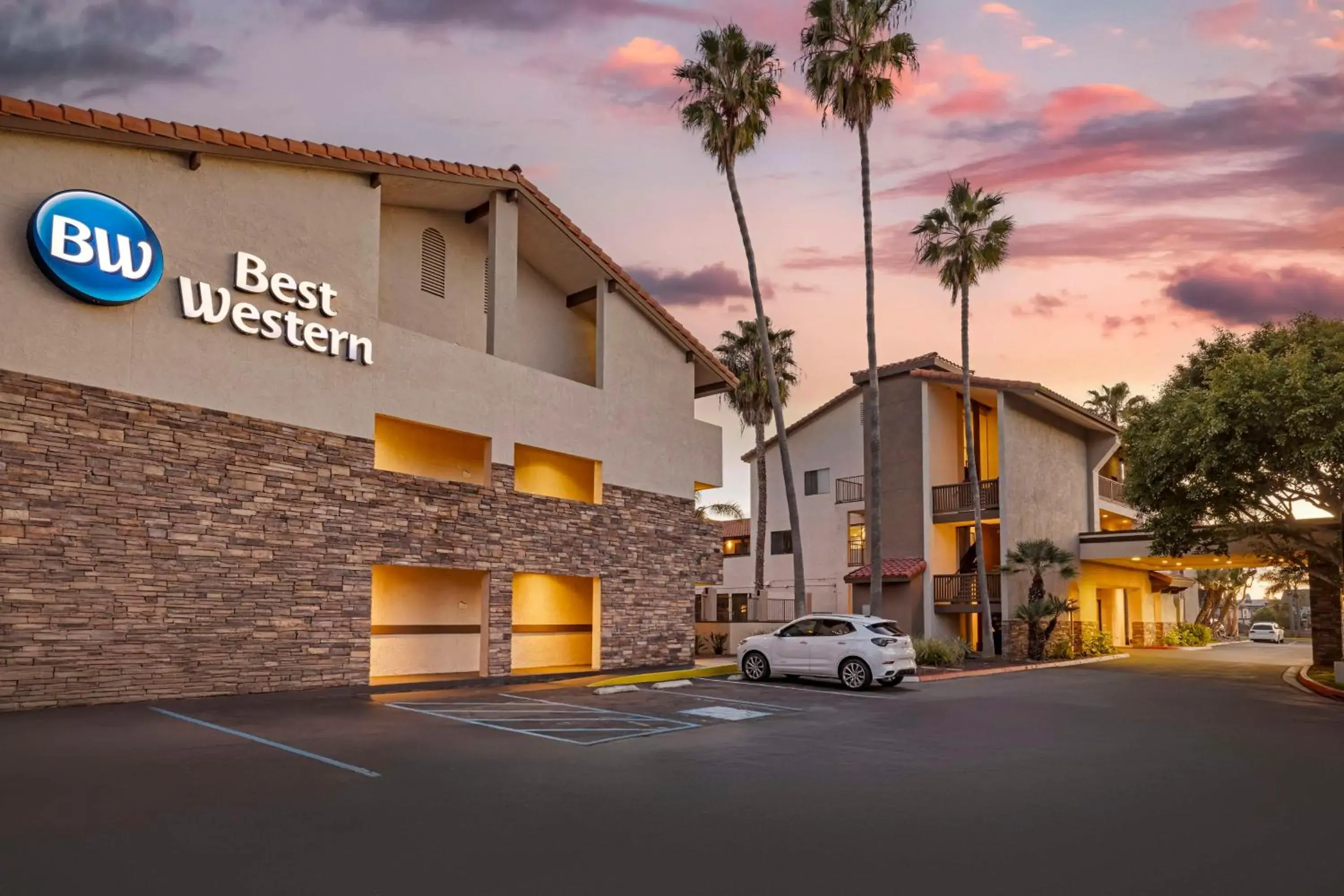 Property building in Best Western Carlsbad by the Sea Property building in Best Western Carlsbad by the Sea