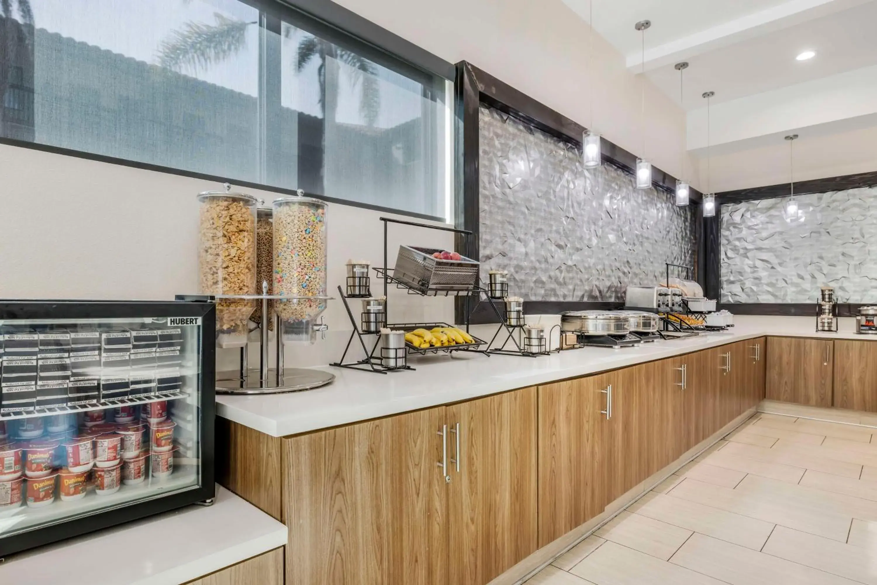 Breakfast in Best Western Carlsbad by the Sea Breakfast in Best Western Carlsbad by the Sea