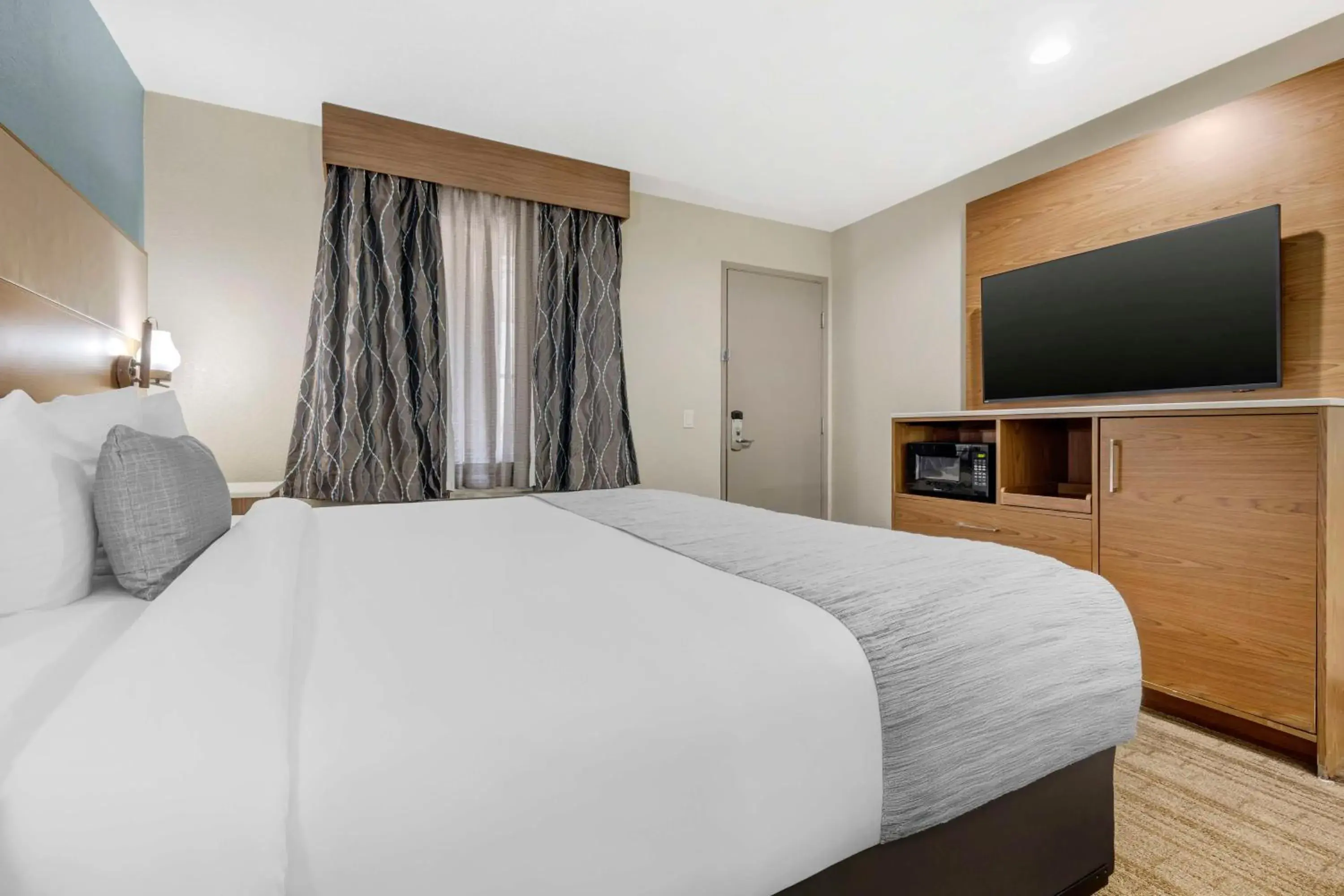 Bedroom, Bed in Best Western Carlsbad by the Sea Bedroom, Bed in Best Western Carlsbad by the Sea