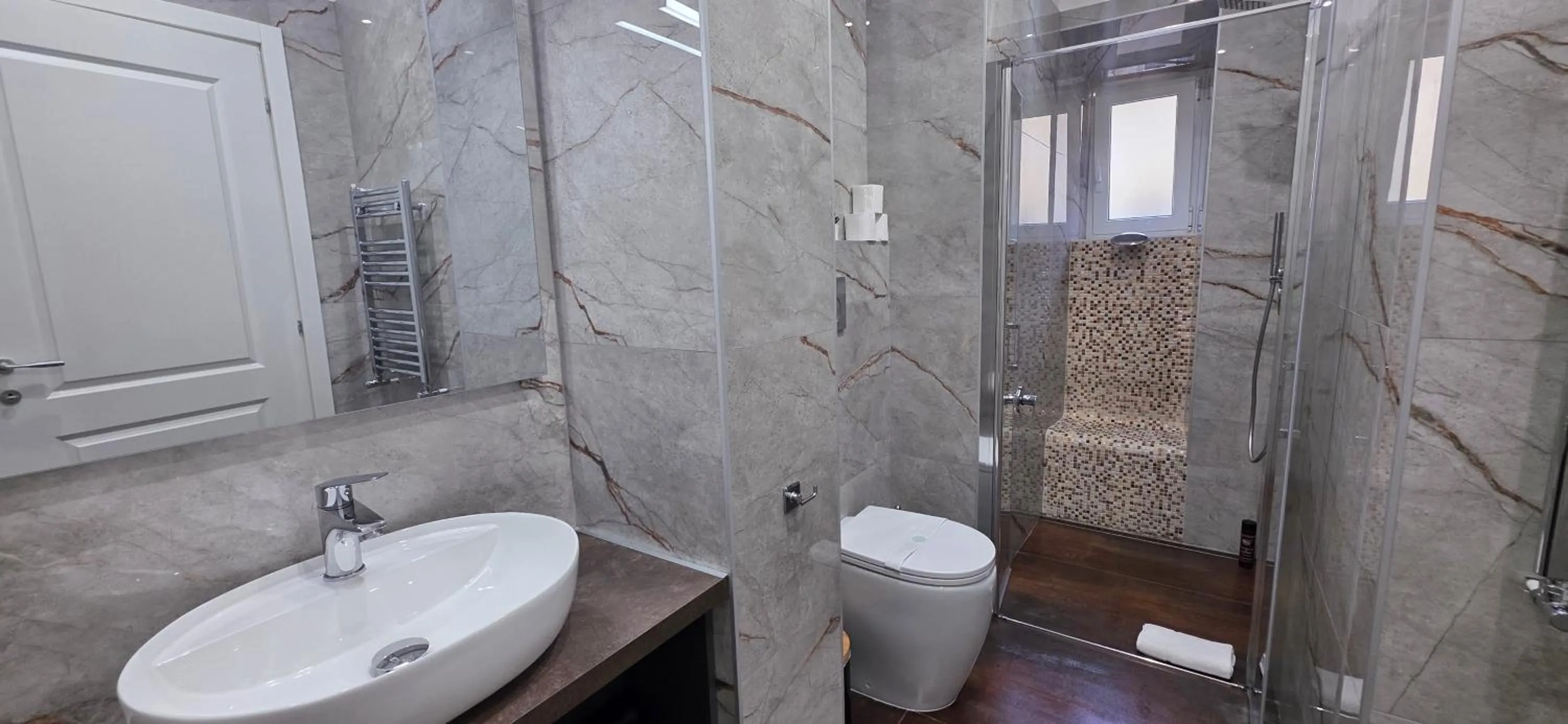 Shower in Rome Aparts