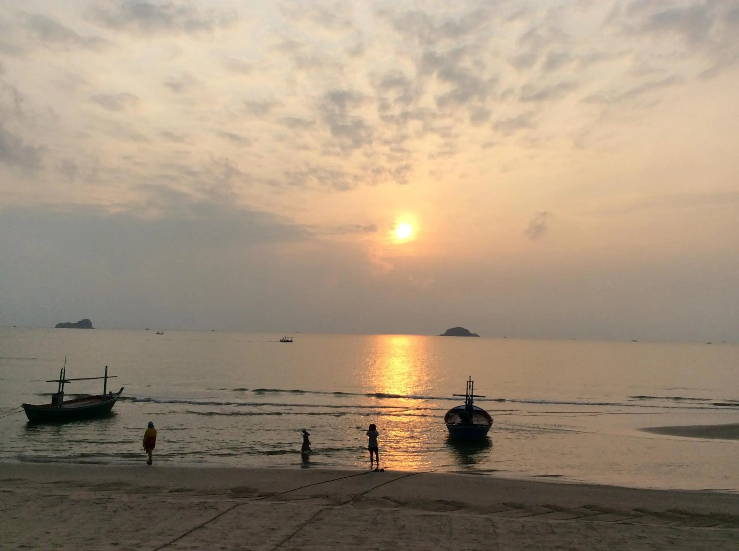Beach in The Chelona pool access by Away