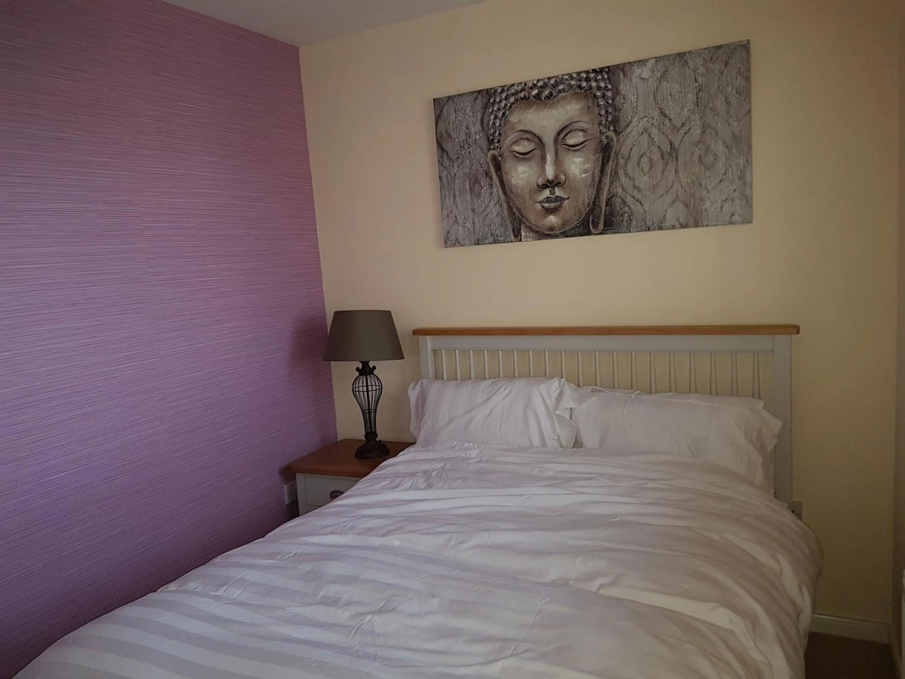 Bed in Jane's Villa Free Parking