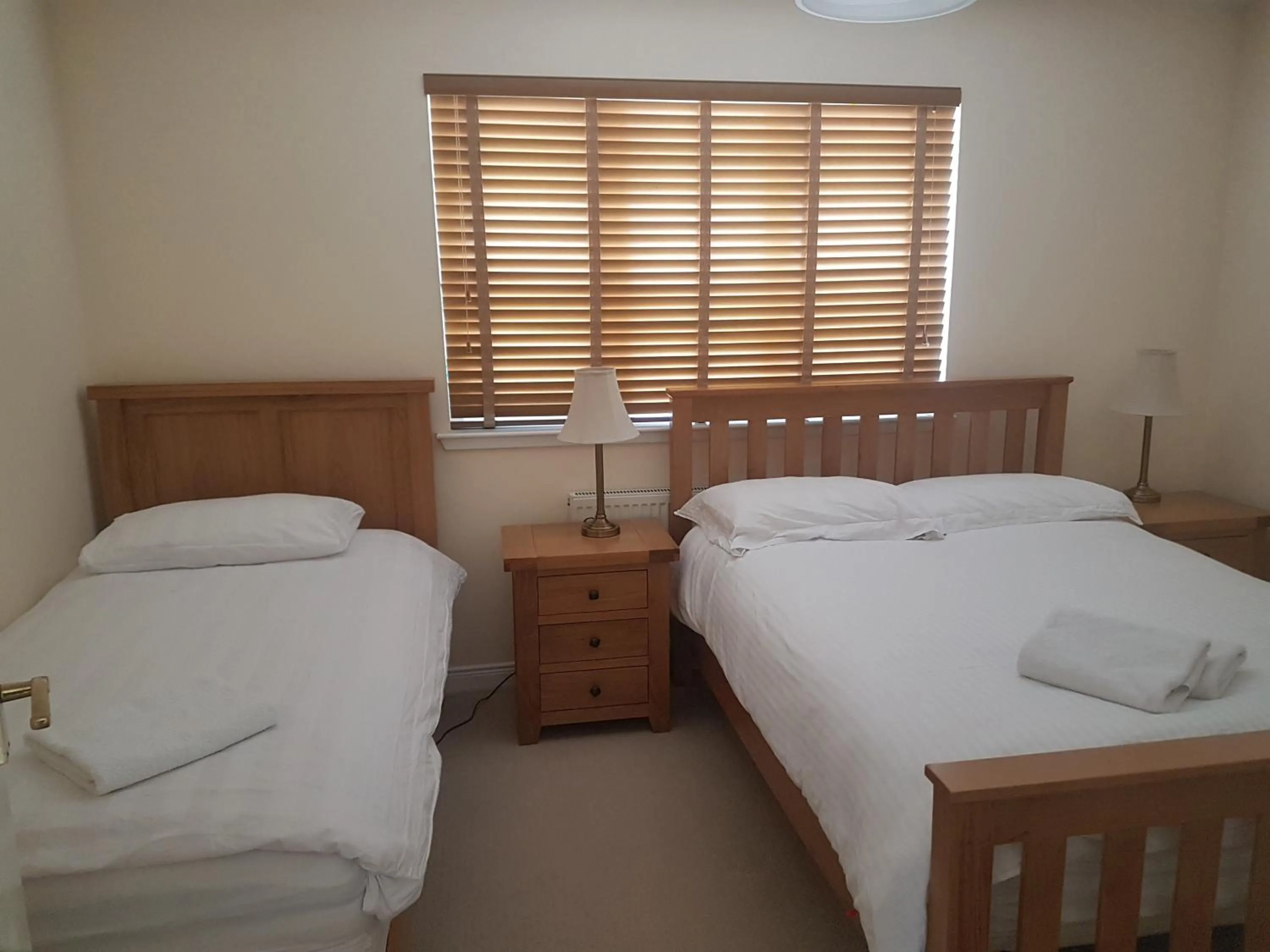 Bed in Jane's Villa Free Parking