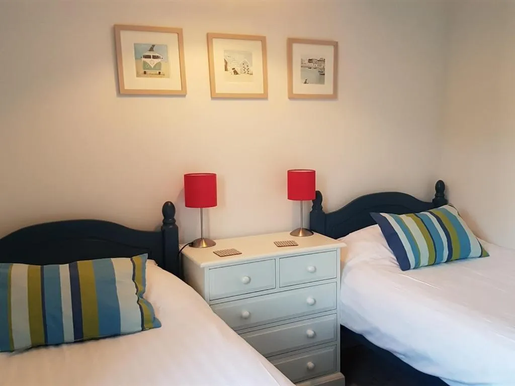 Bedroom in White Ocean