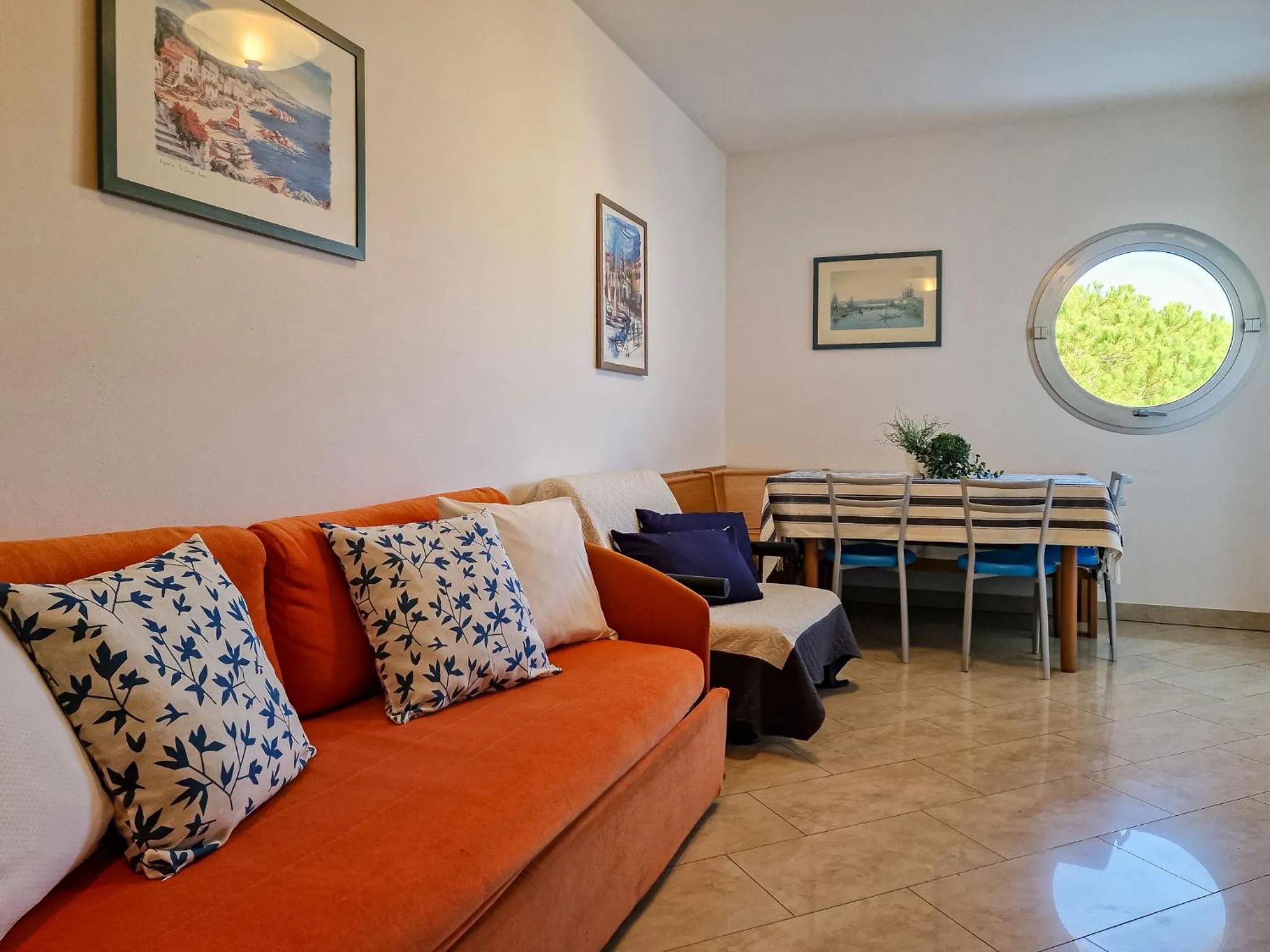 Seating area in Argonauti