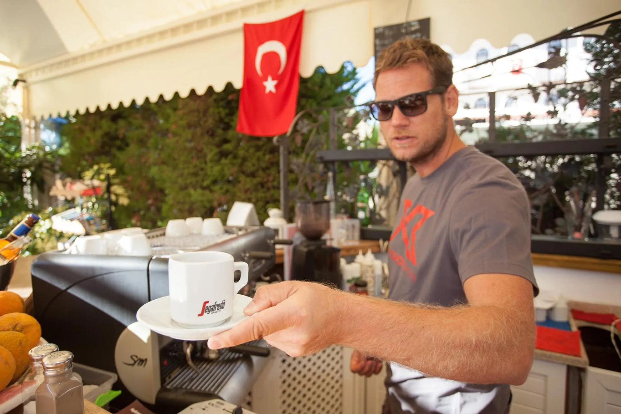 Restaurant/places to eat in Mitos Apartments