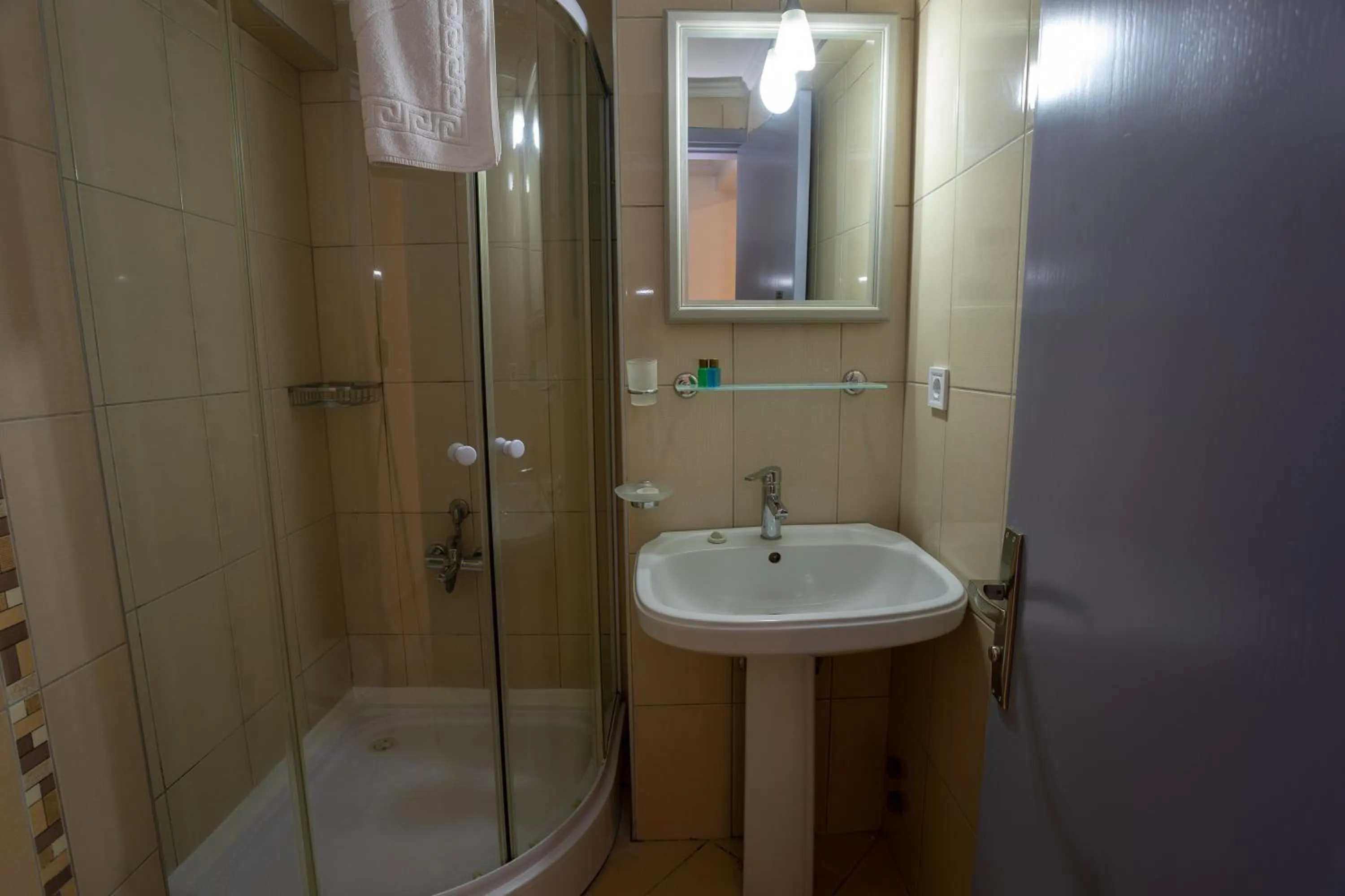 Shower in Mitos Apartments