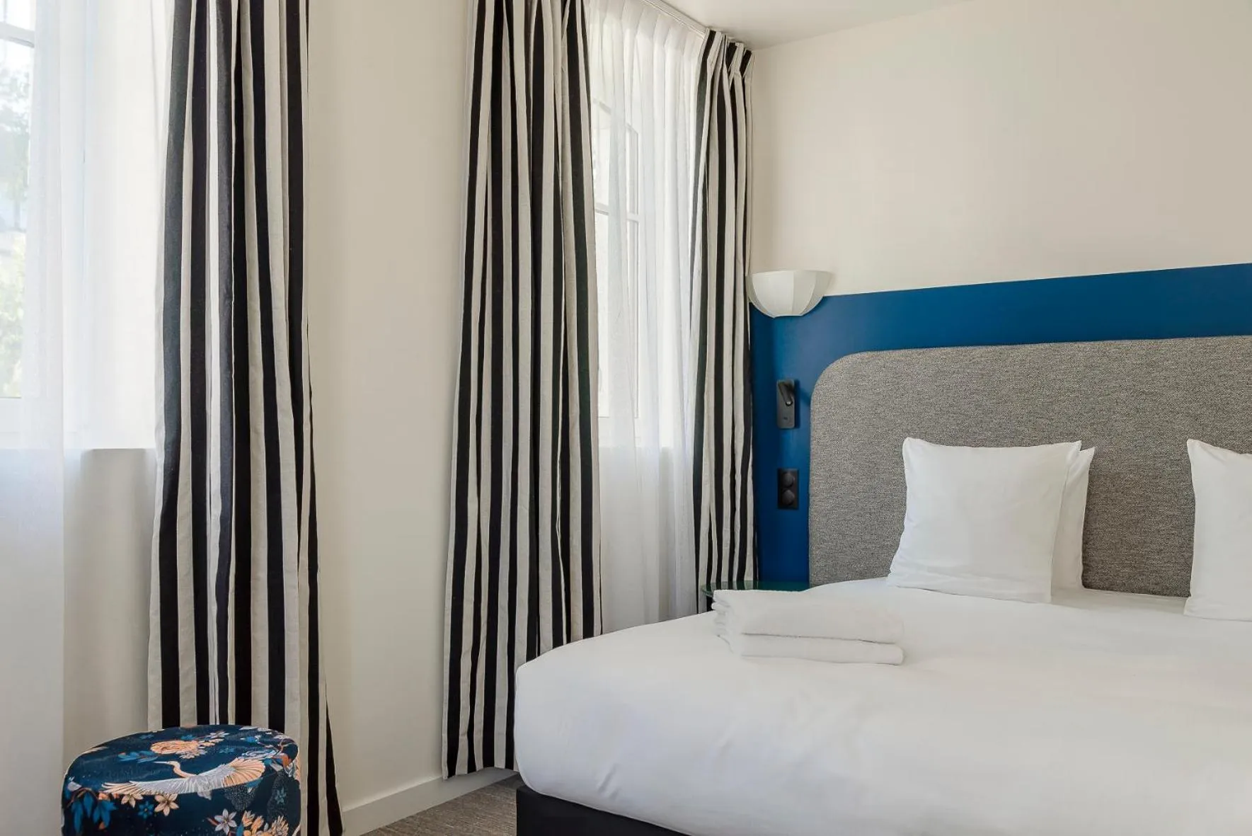 Bed in Hôtel de la Poste