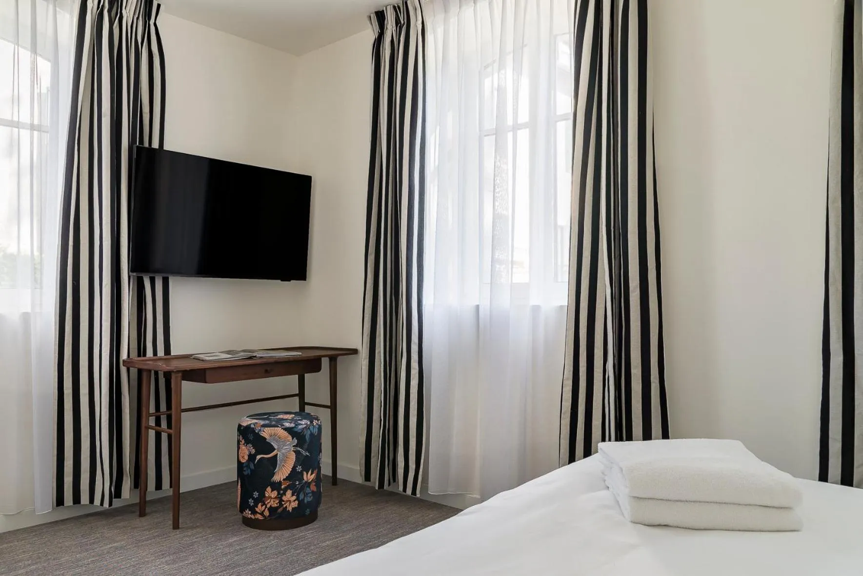 Bed in Hôtel de la Poste