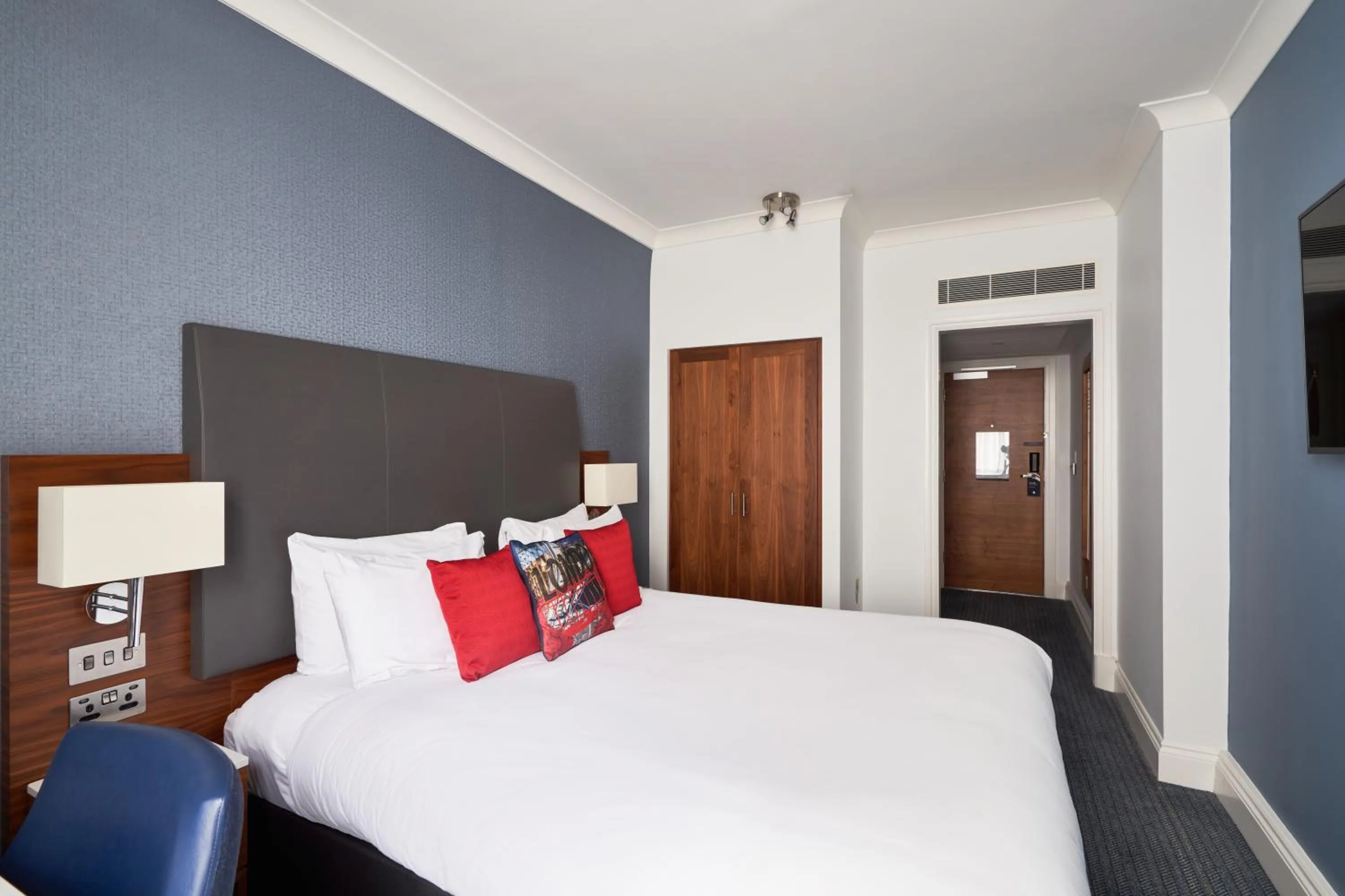 Bed in The Cumberland, London