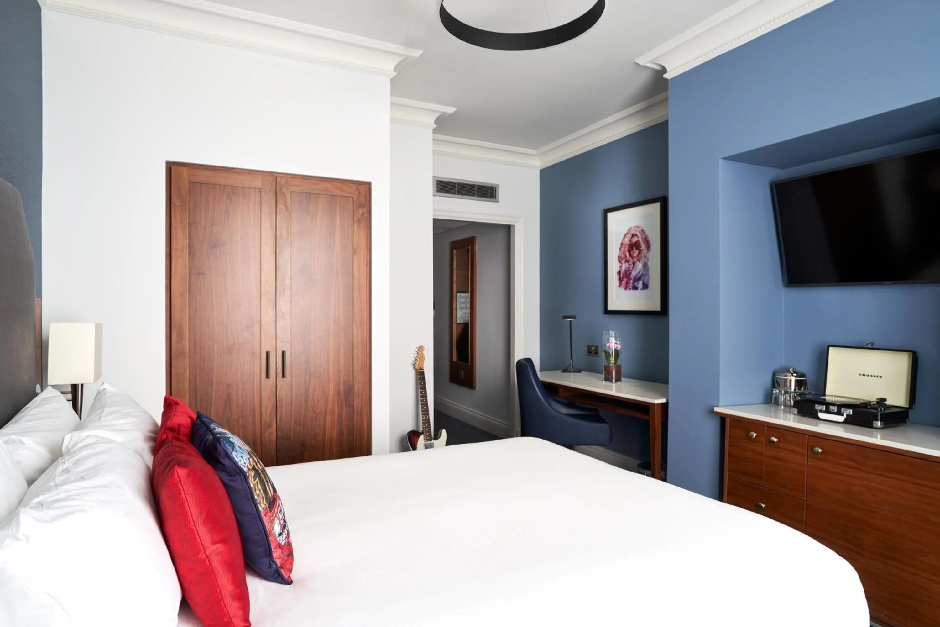 Bed in The Cumberland, London