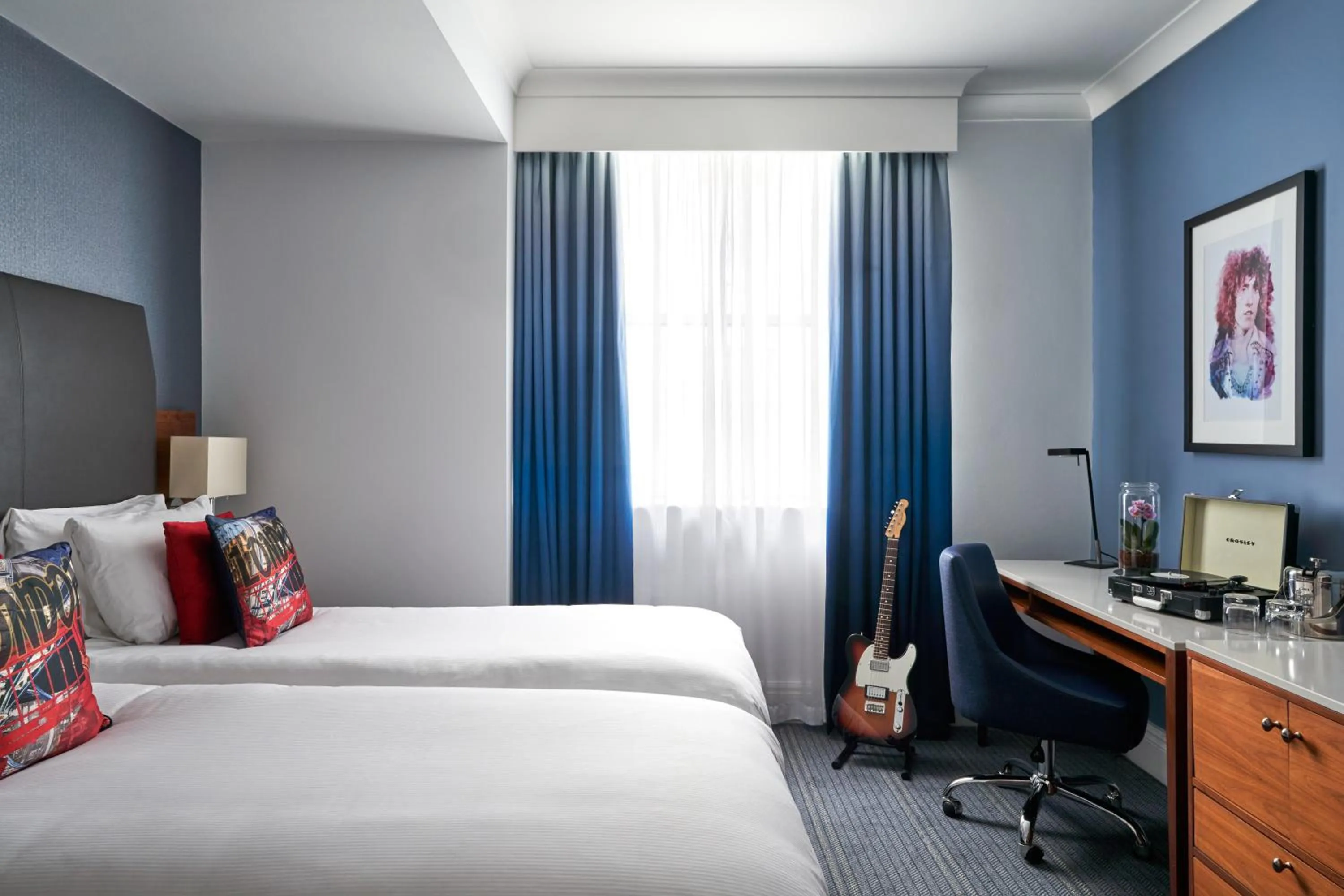 Bedroom, Bed in The Cumberland, London