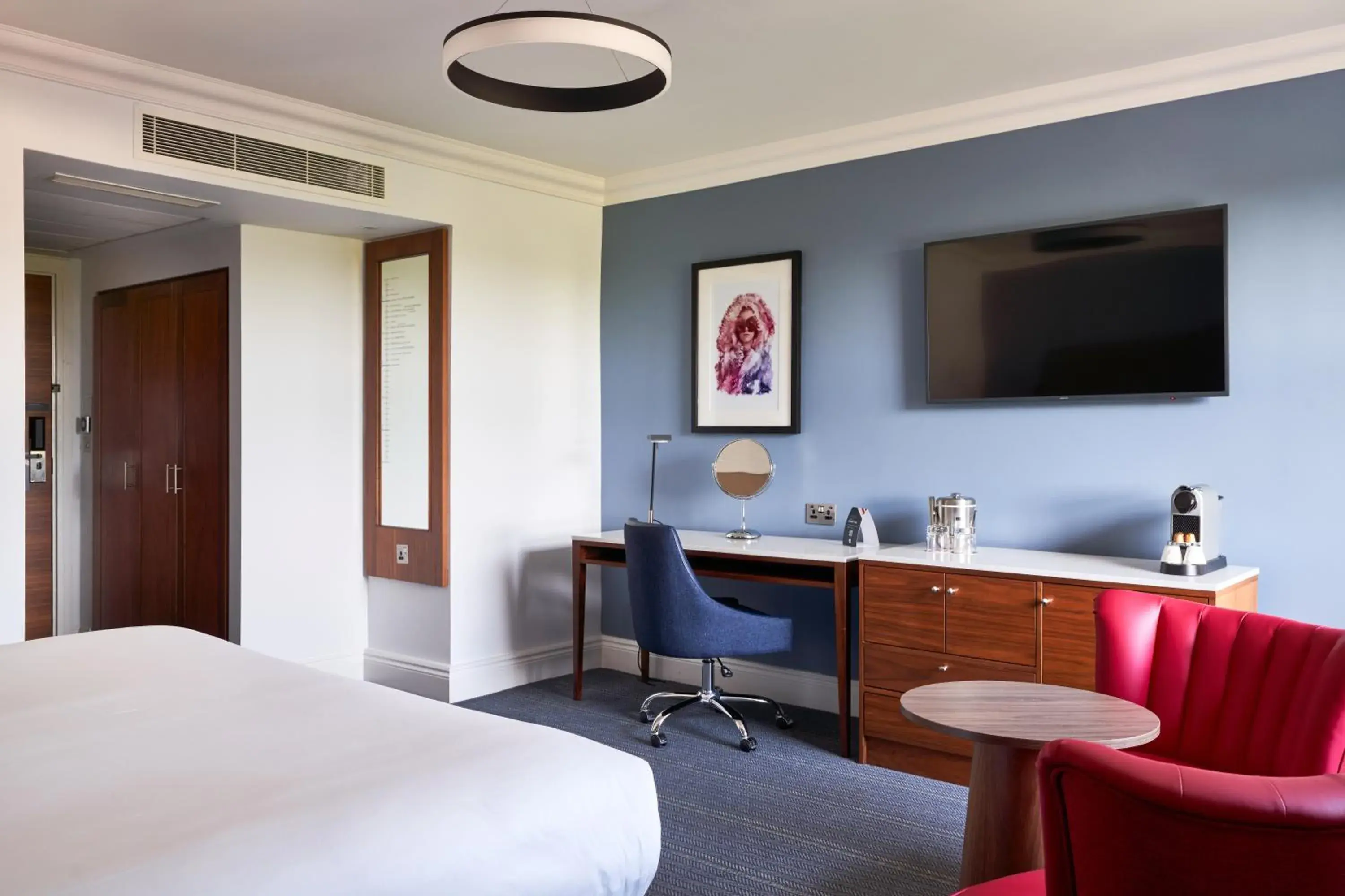 Seating area, Bed in The Cumberland, London Seating area, Bed in The Cumberland, London