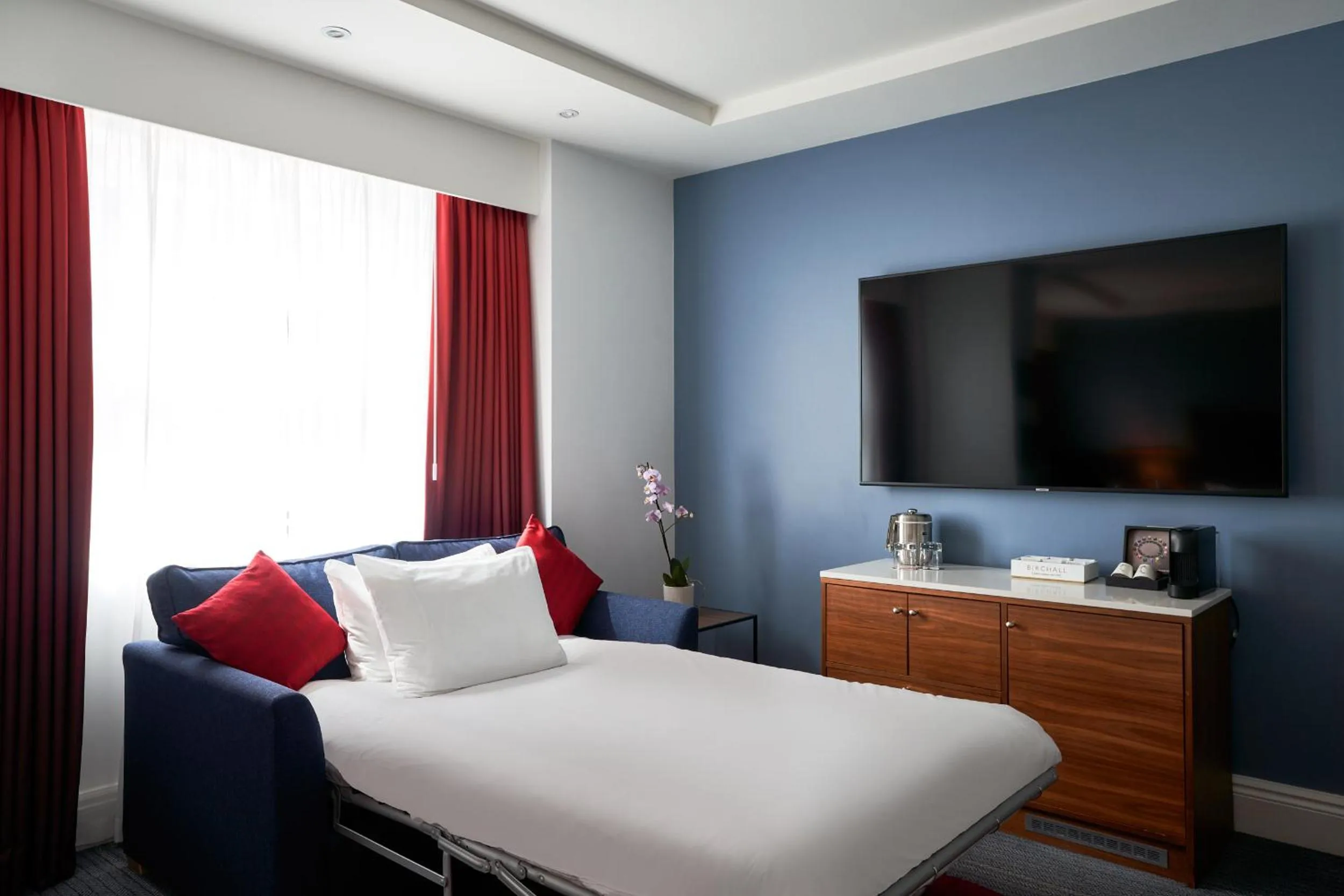 Bed in The Cumberland, London