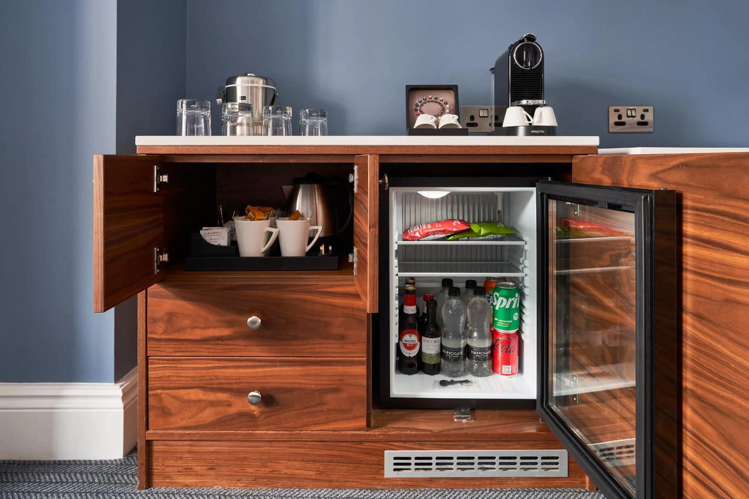 Coffee/tea facilities in The Cumberland, London