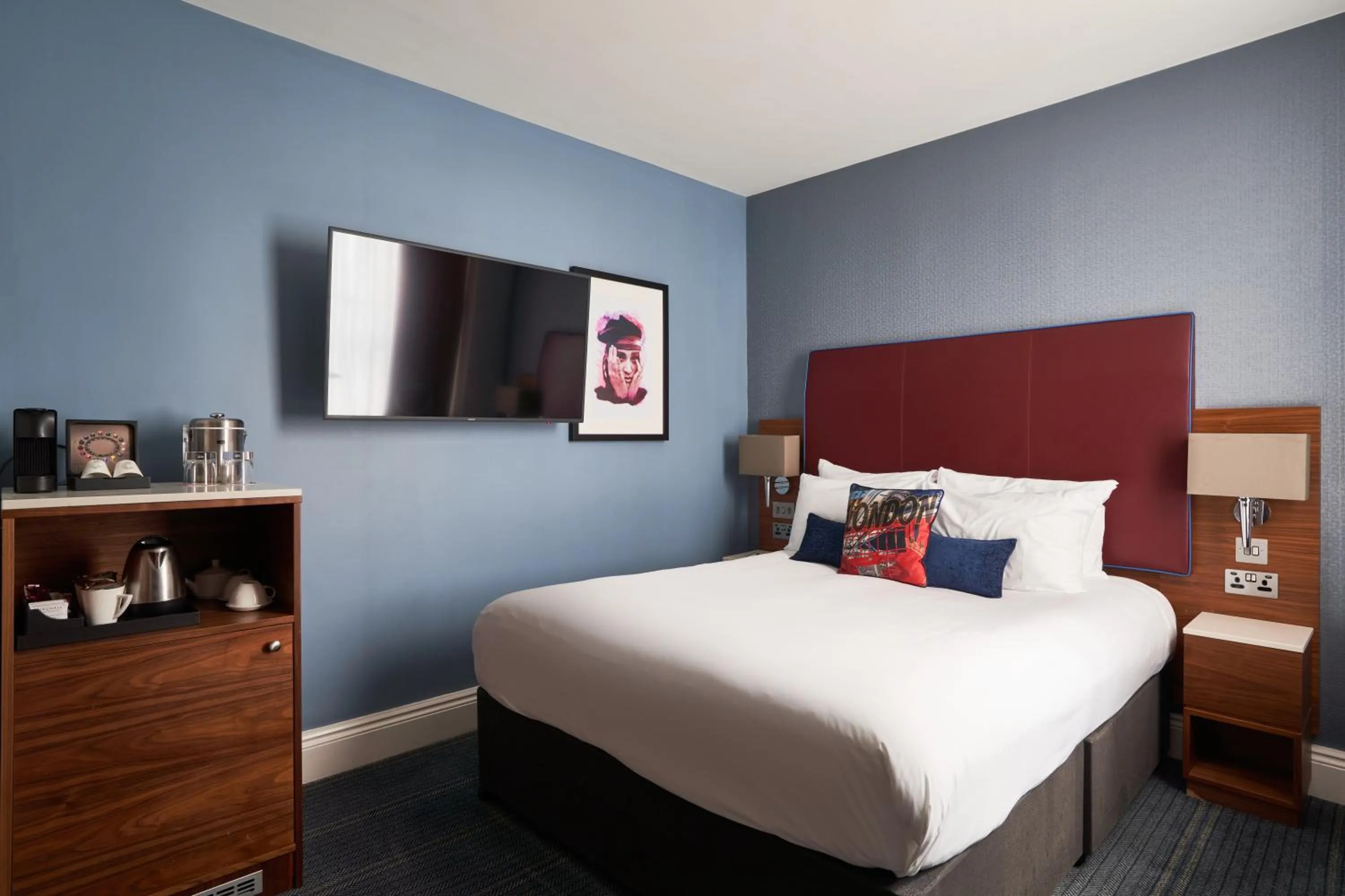 Bed in The Cumberland, London