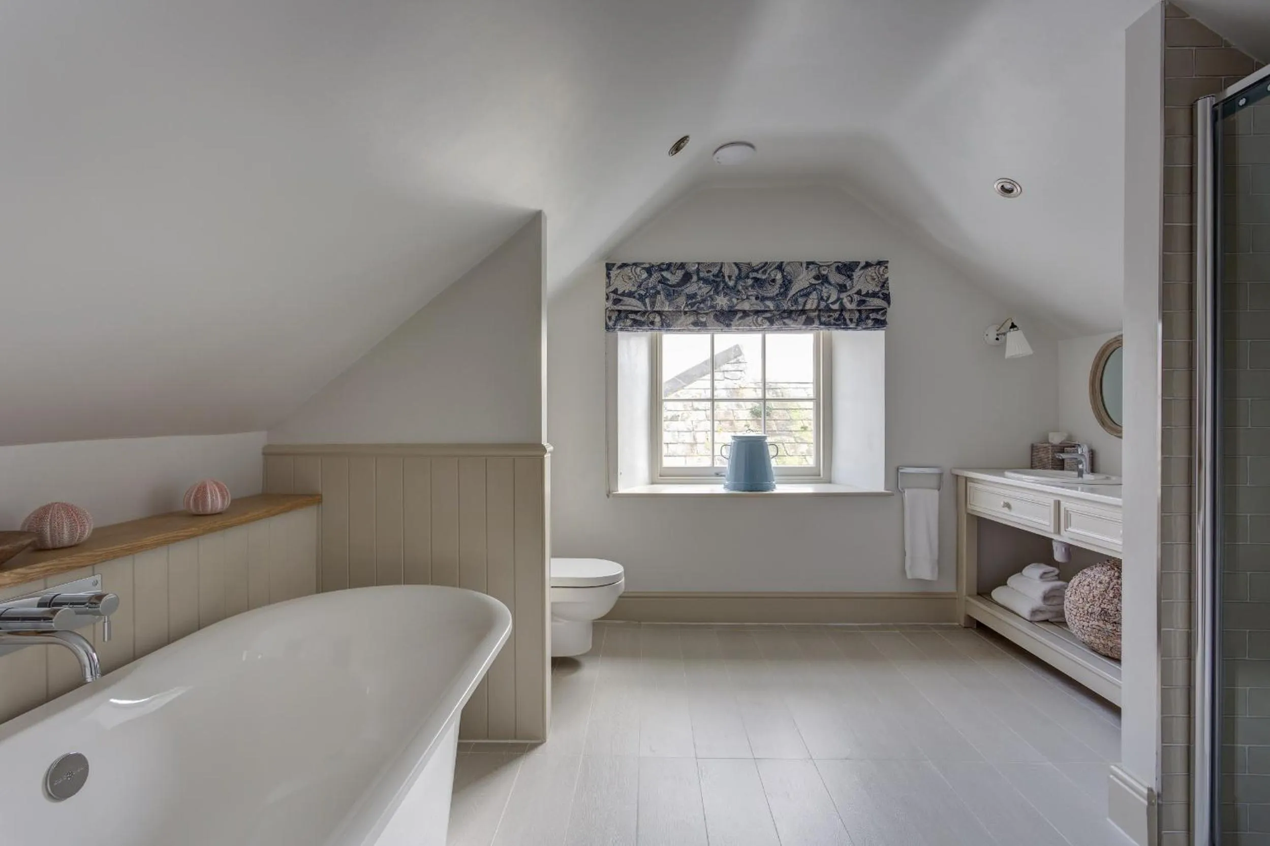 Bathroom in The Idle Rocks