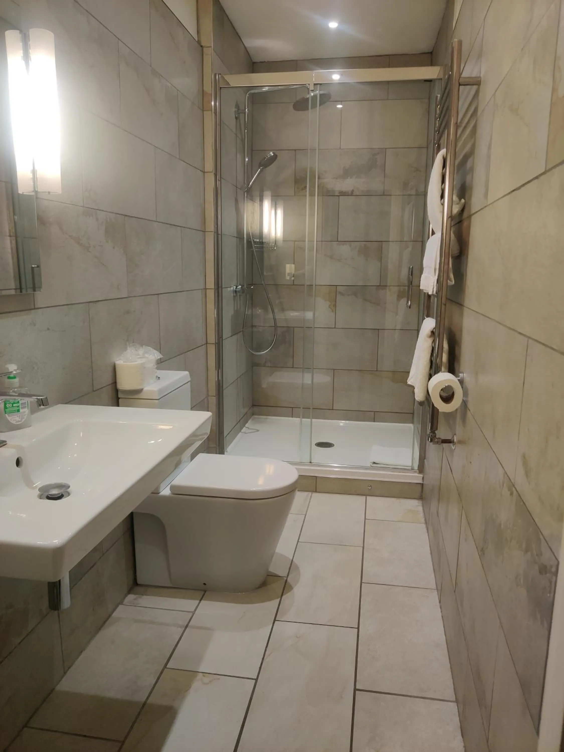 Bathroom in Blue Bells Hotel