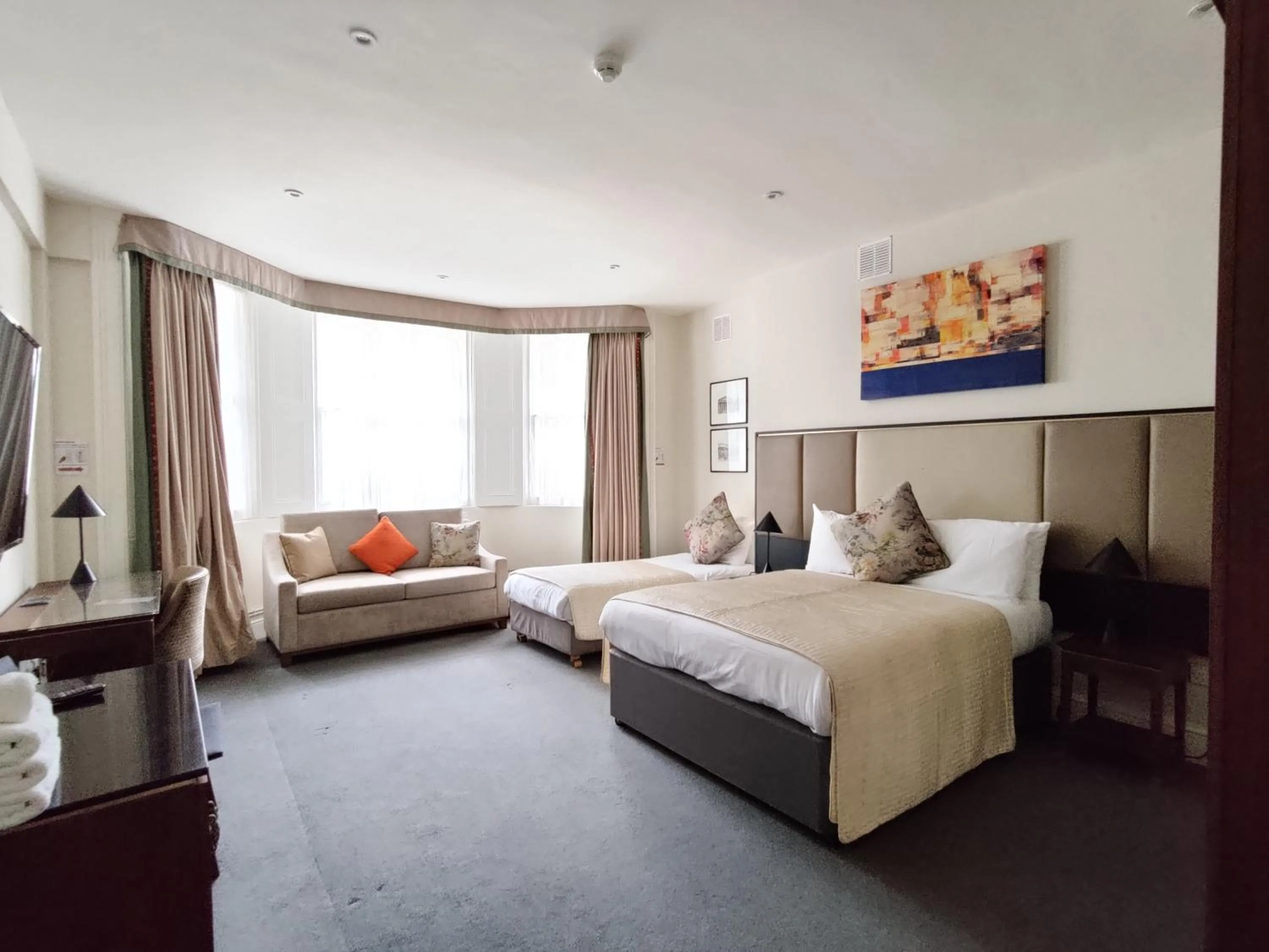 TV and multimedia, Bed in Blue Bells Hotel