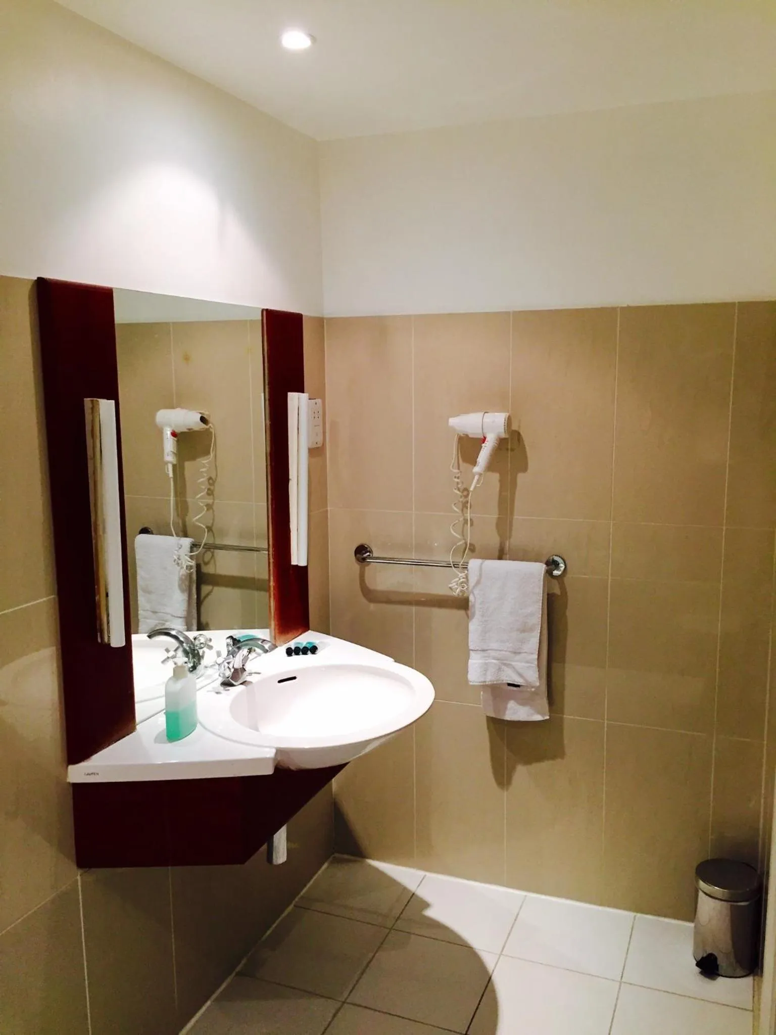 Bathroom in Blue Bells Hotel