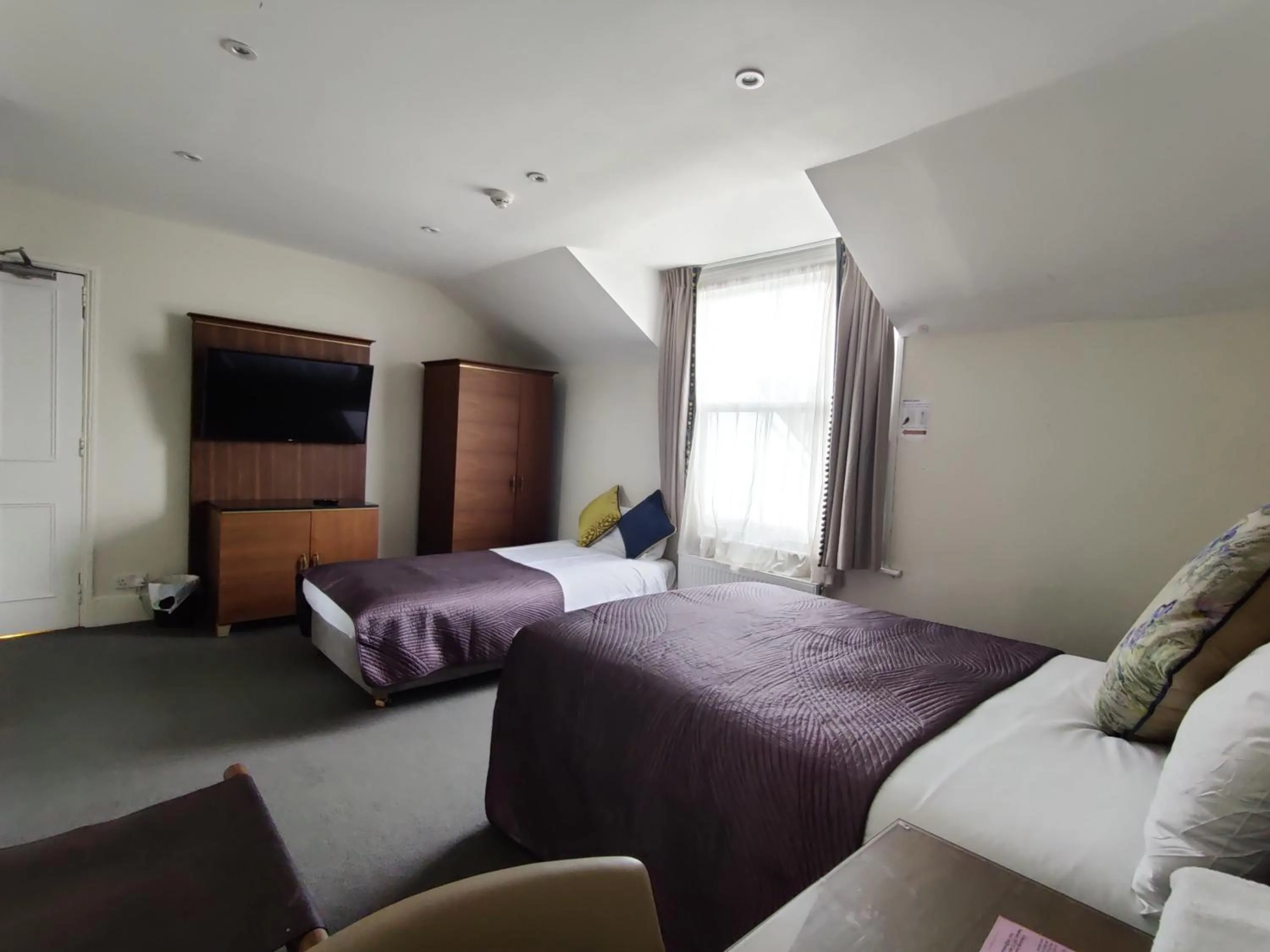 Photo of the whole room, Bed in Blue Bells Hotel