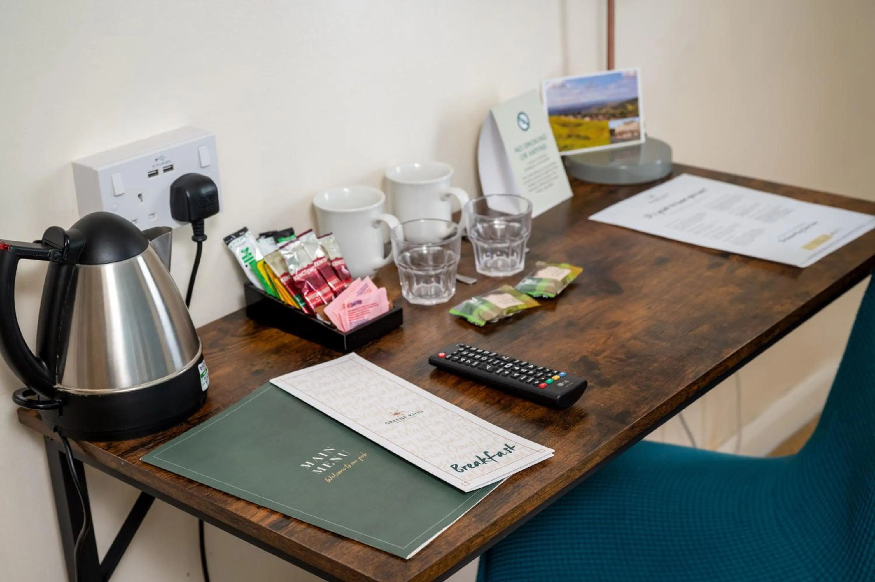 Coffee/tea facilities in Rising Sun Hotel by Greene King Inns