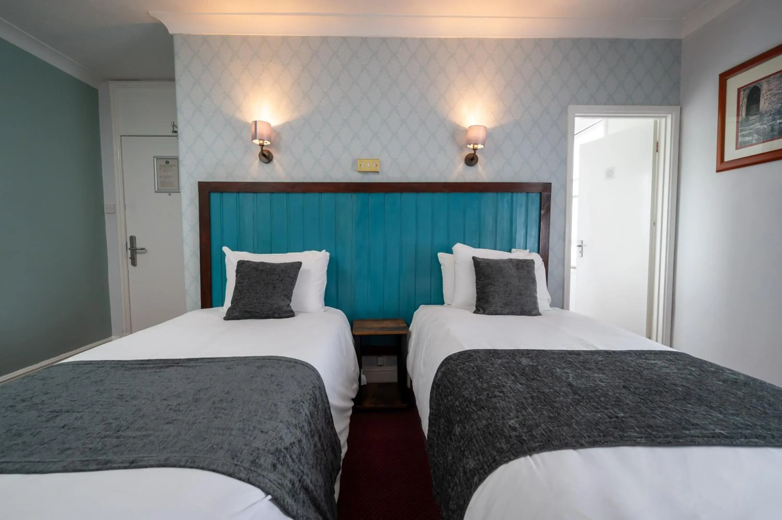 Twin Room in Rising Sun Hotel by Greene King Inns Twin Room in Rising Sun Hotel by Greene King Inns