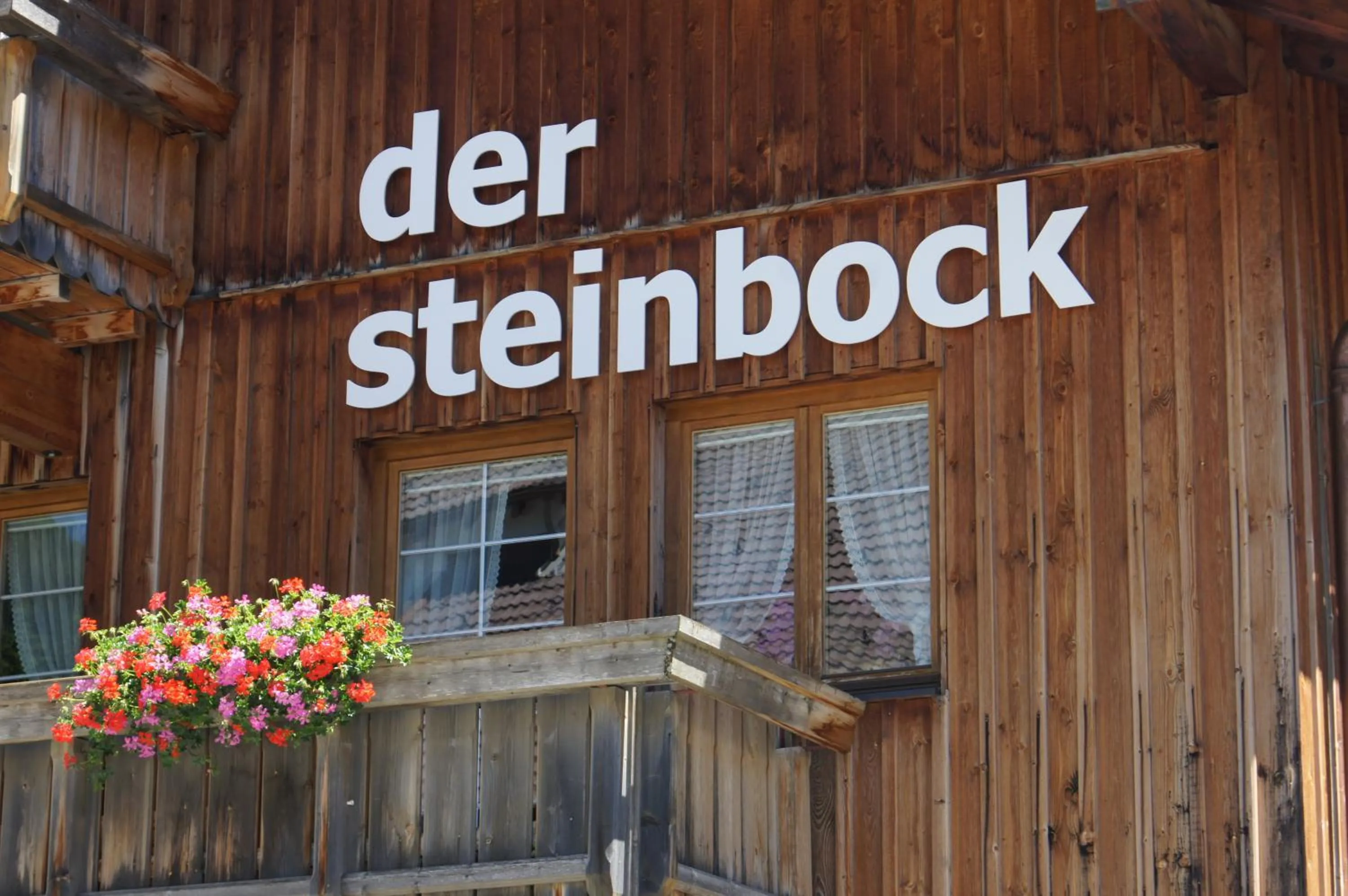 Facade/entrance in Pension der Steinbock - das 300 Jahre alte Bauernhaus - TIROL
