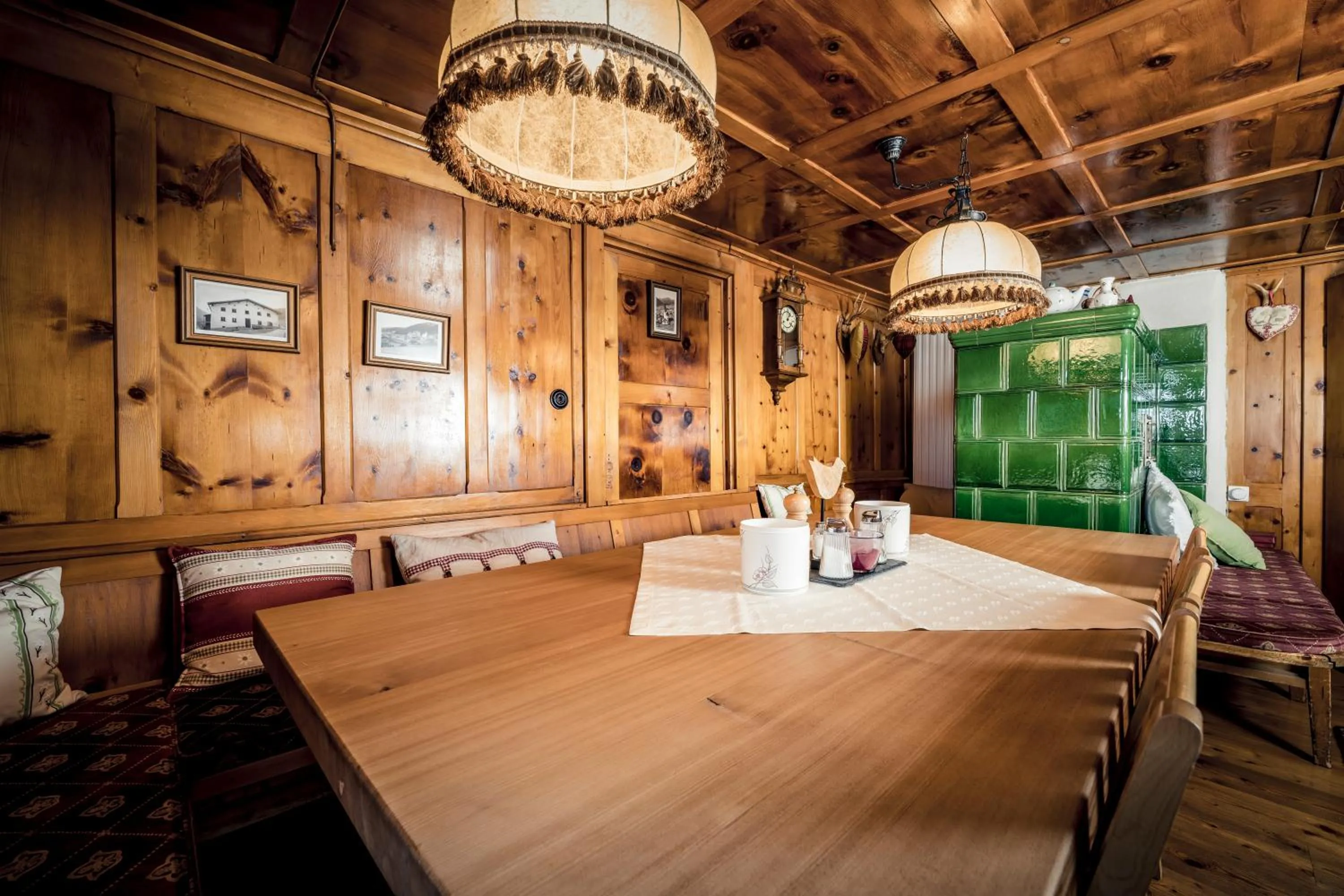 Breakfast in Pension der Steinbock - das 300 Jahre alte Bauernhaus - TIROL