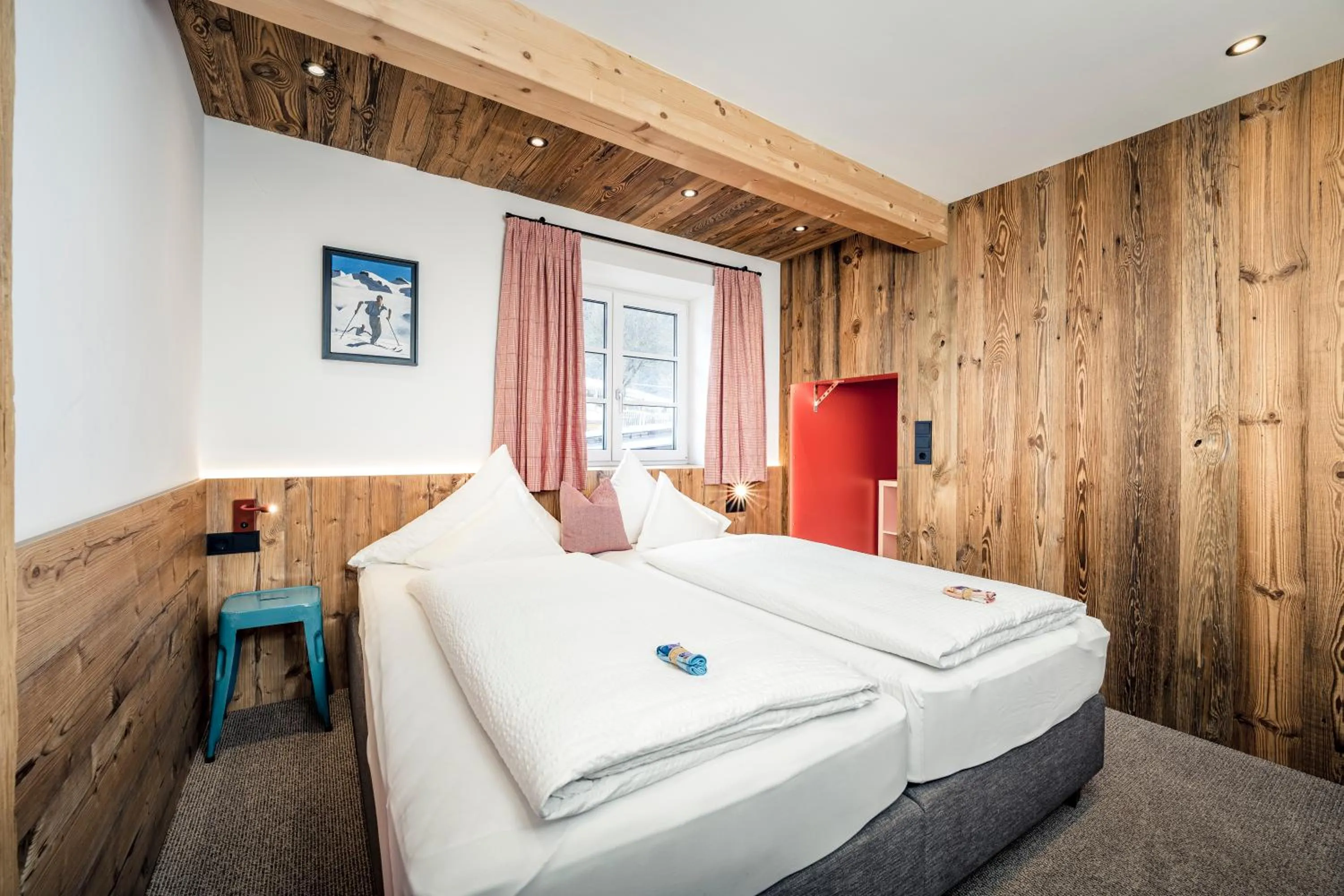 Bed in Pension der Steinbock - das 300 Jahre alte Bauernhaus - TIROL