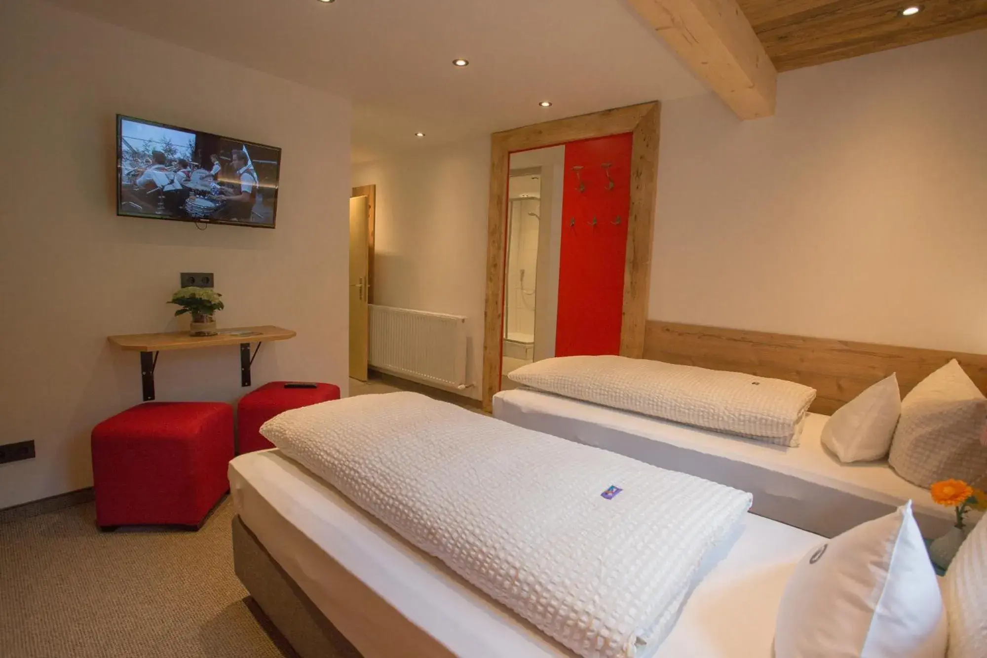 Comfort Twin Room in Pension der Steinbock - das 300 Jahre alte Bauernhaus - TIROL Comfort Twin Room in Pension der Steinbock - das 300 Jahre alte Bauernhaus - TIROL